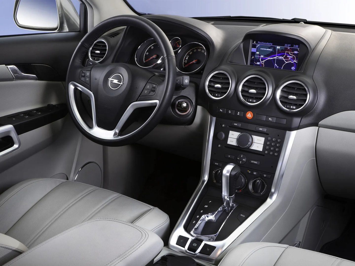 Opel_Antara_1_generation_restyling__SUV_5-doors__13.jpg