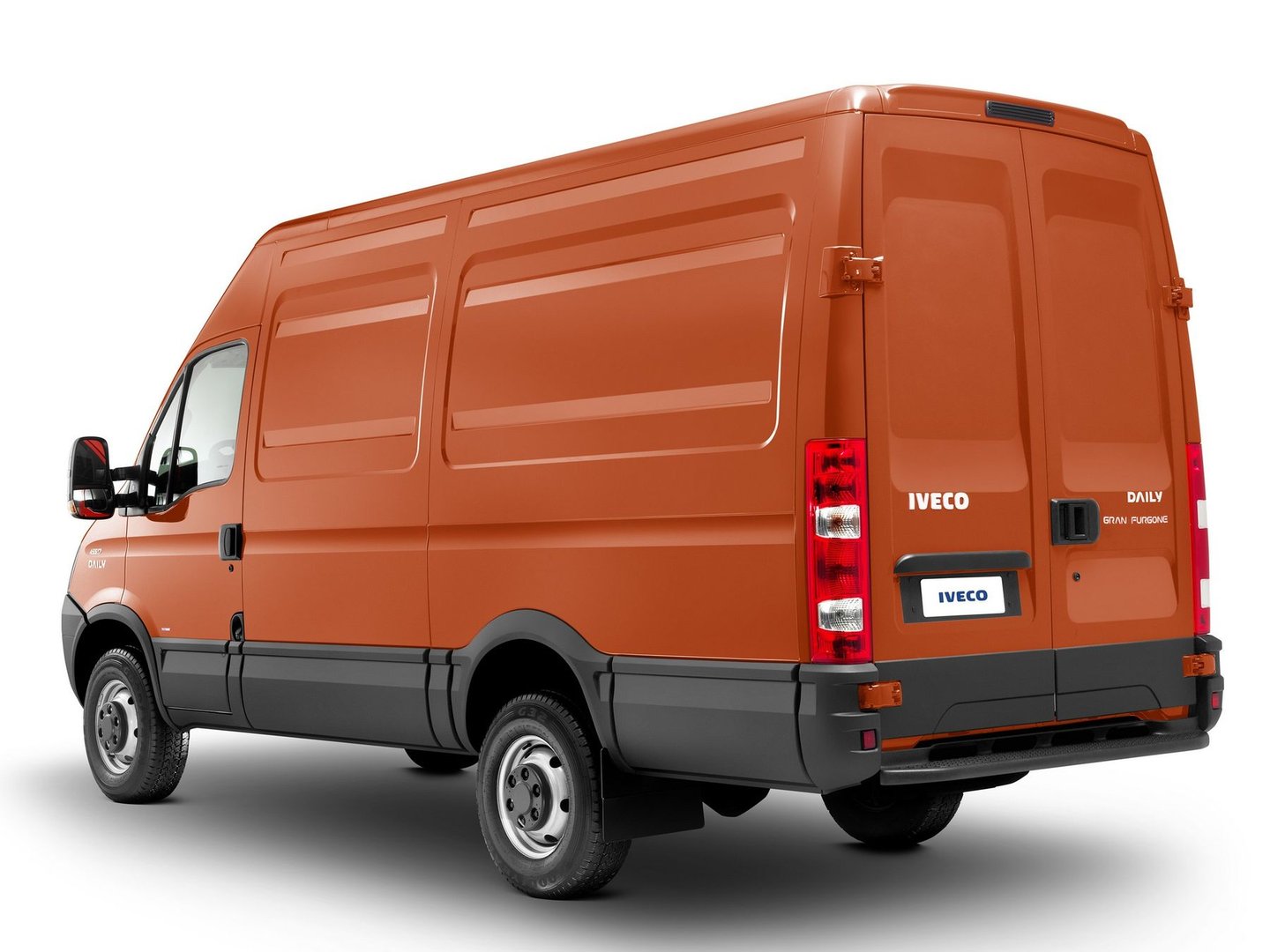 iveco_Daily_2_generation_restyling_1__Van_Short__1.jpg