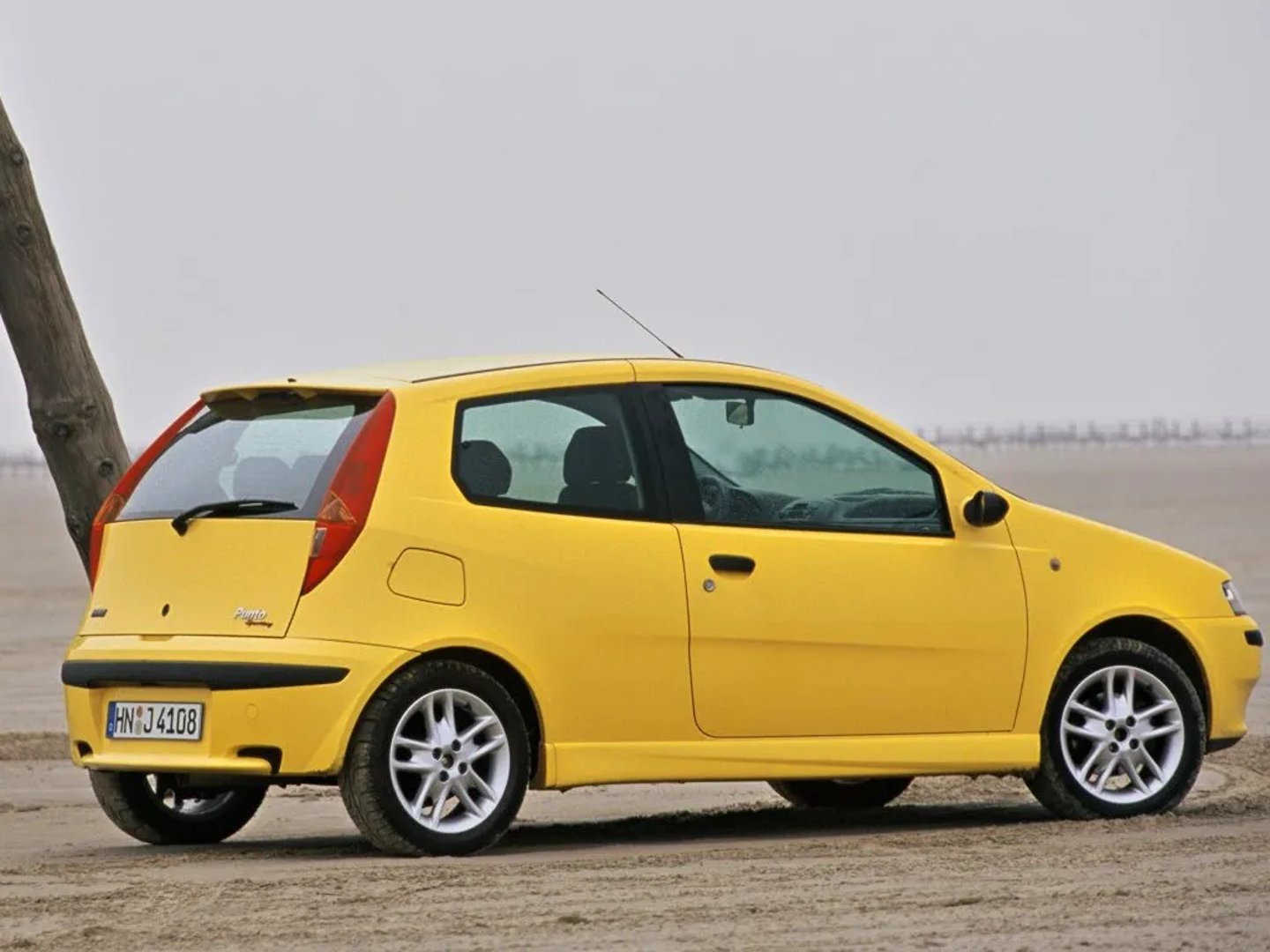 Fiat_Punto_2_generation__Mini_3-doors__1.jpg