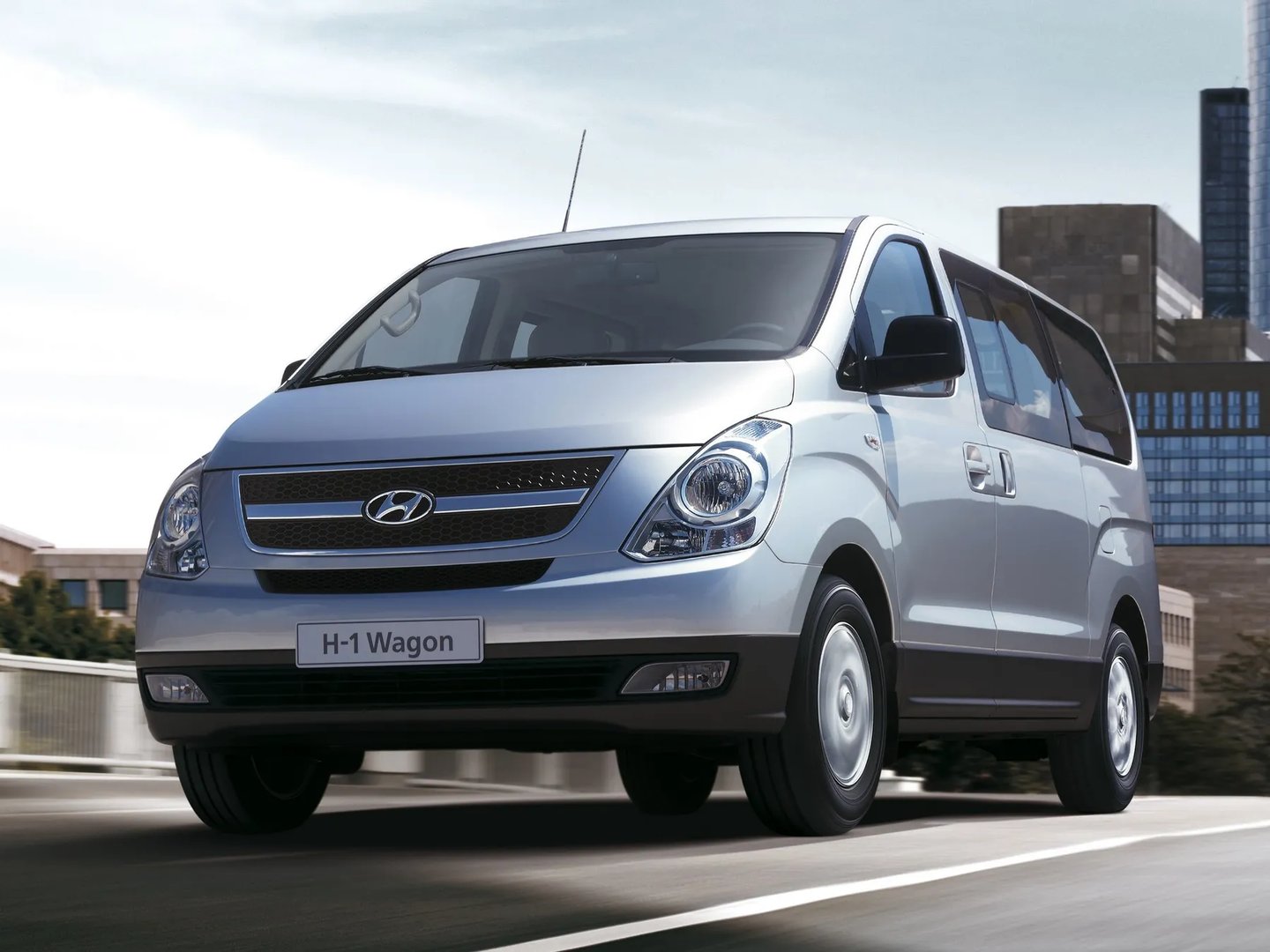 Hyundai_i800_2_generation__Minivan__10.jpg