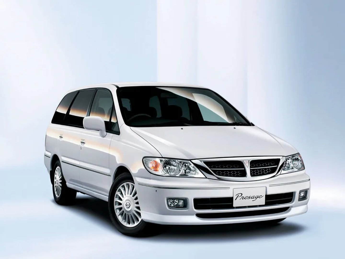 Nissan_Presage_1_generation__Minivan__2.jpg