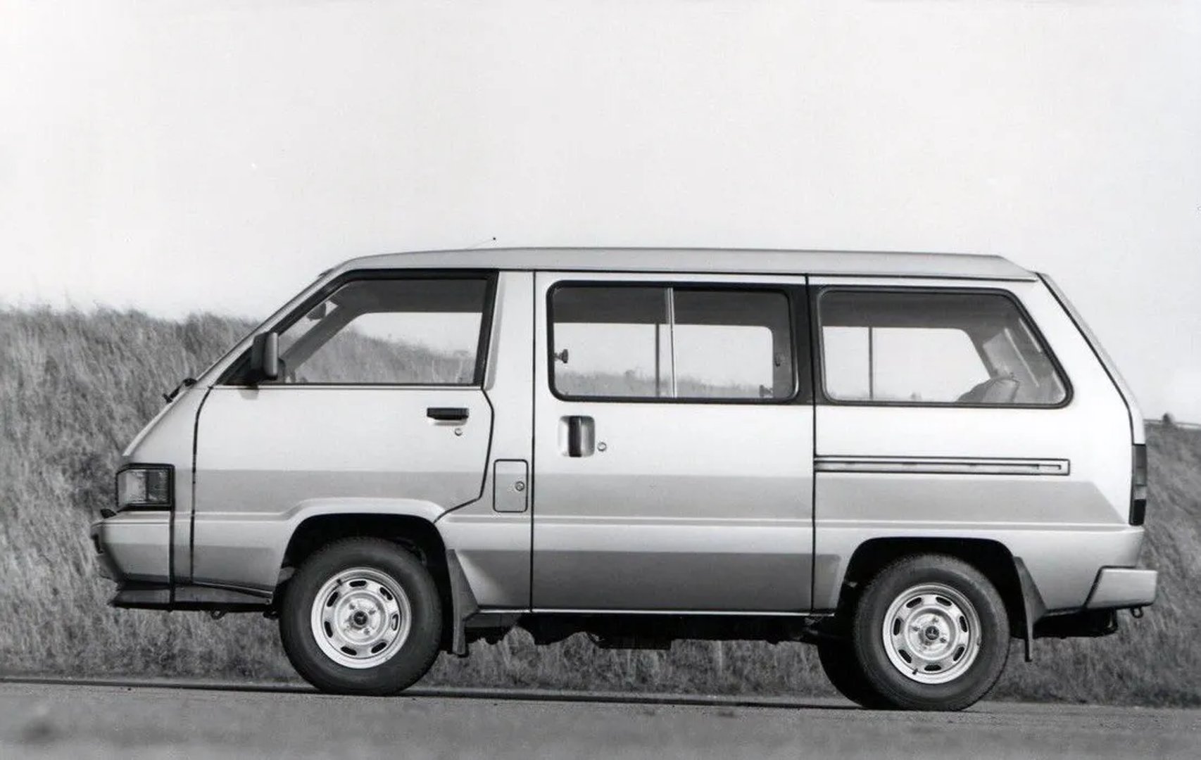 Toyota_Model_F_1_generation__Minivan__3.jpg