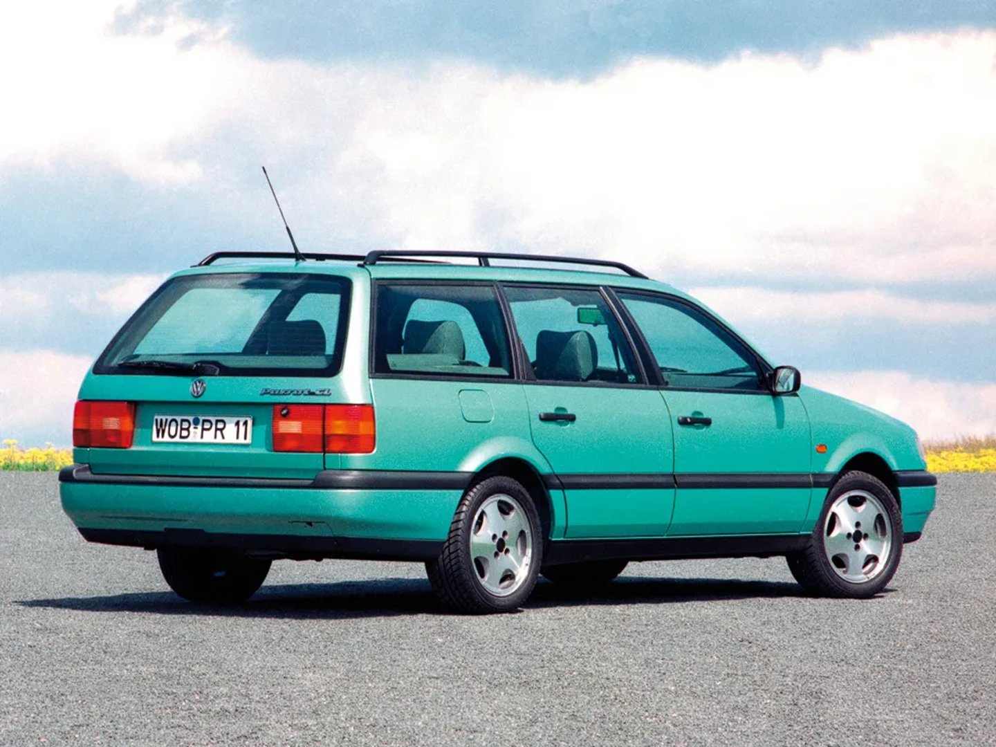 Volkswagen_Passat_4_generation__Estate_5-door__1.jpg