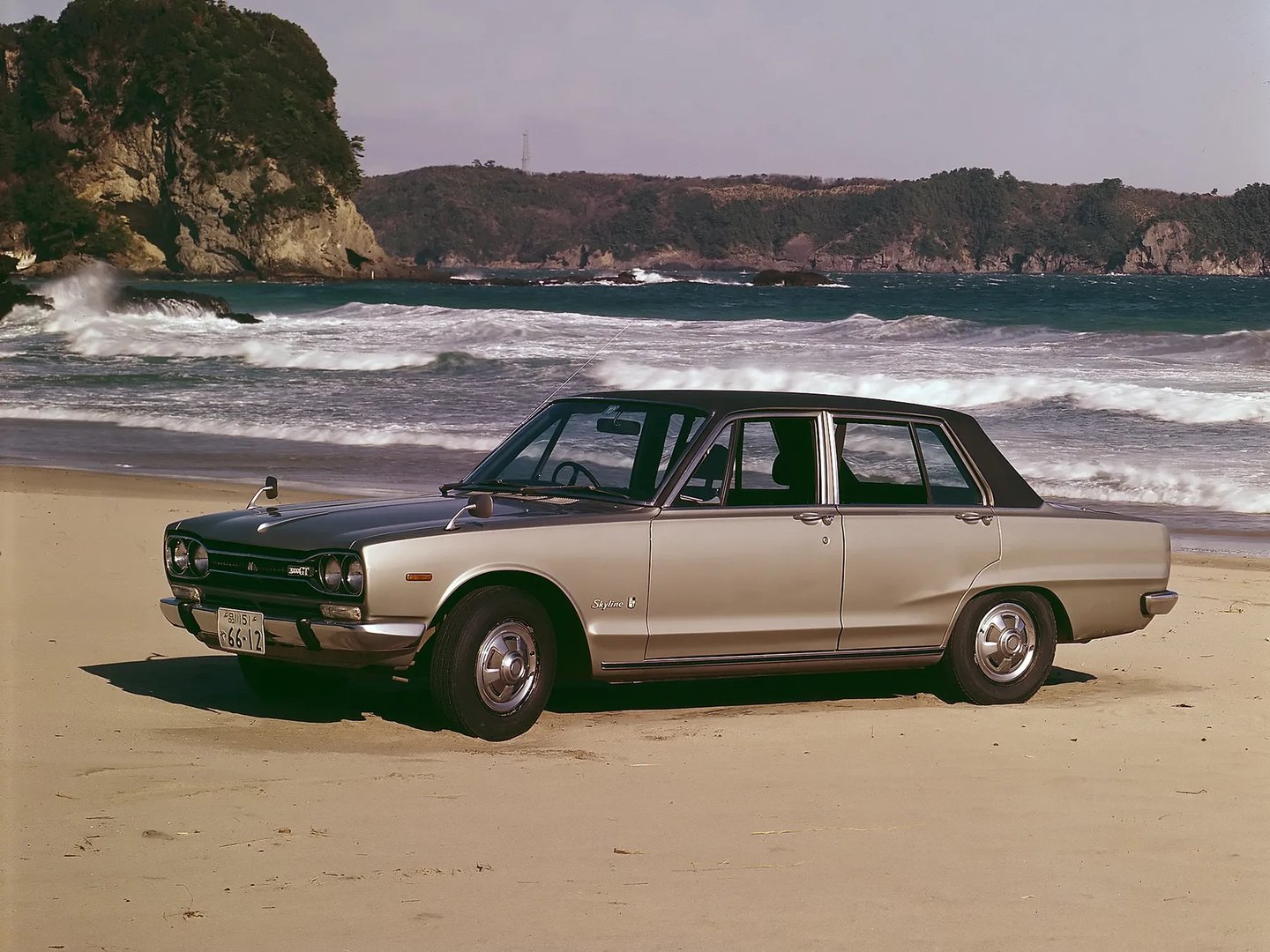 Nissan_Skyline_3_generation__Sedan__7.jpg
