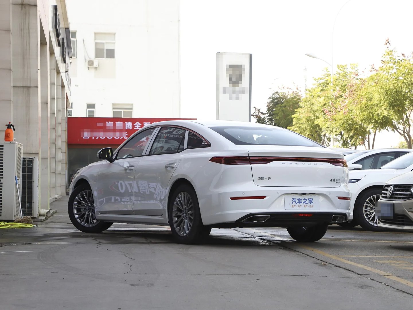 FAW_Besturn_B70_3_generation_restyling_1__Liftback__3.jpg
