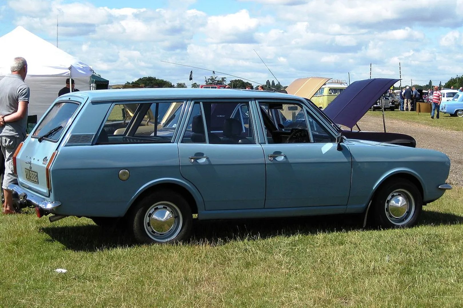 Ford_Cortina_2_generation__Estate_5-door__1.jpg