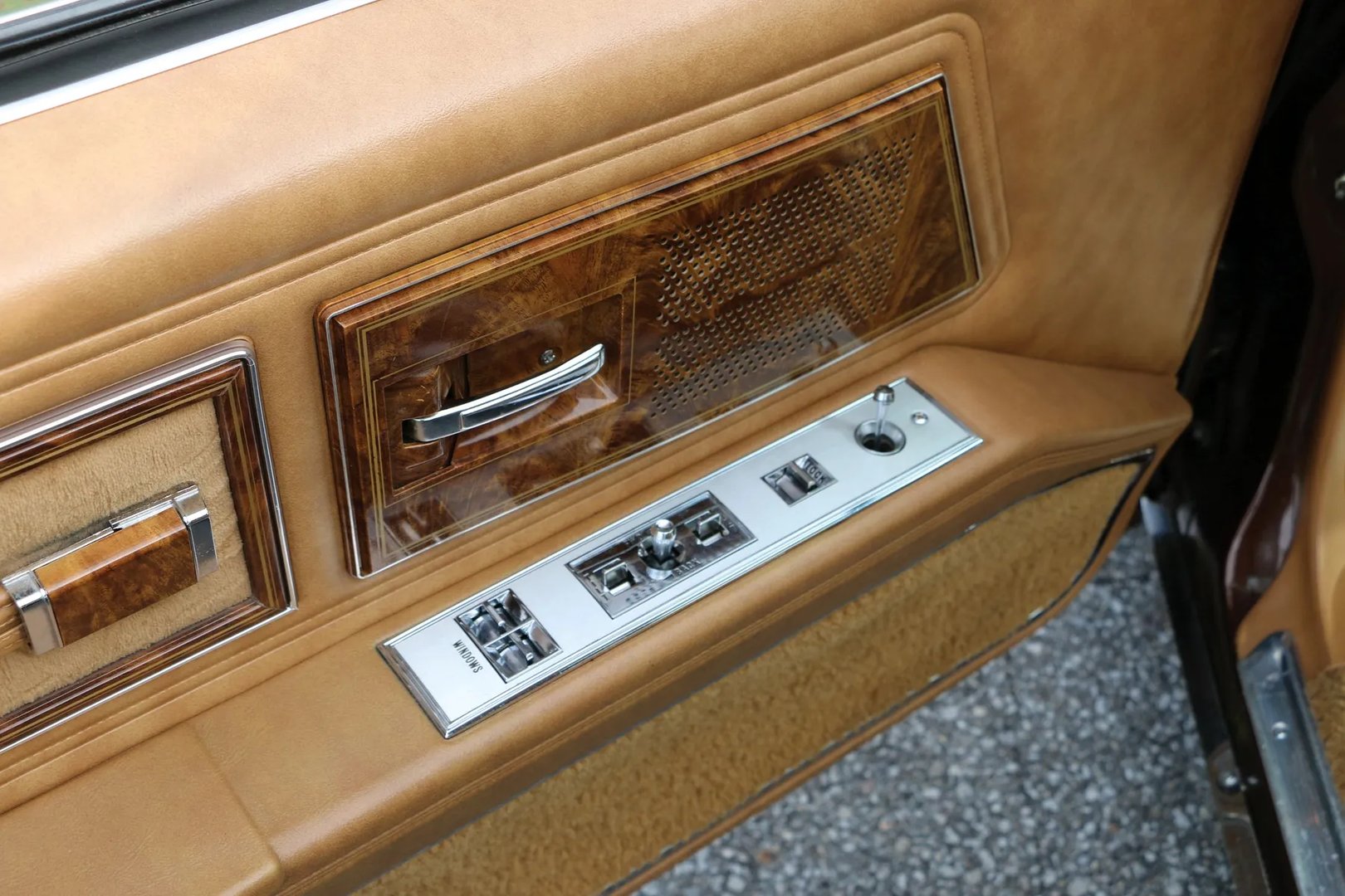 Buick_Riviera_6_generation__Coupe__9.jpg