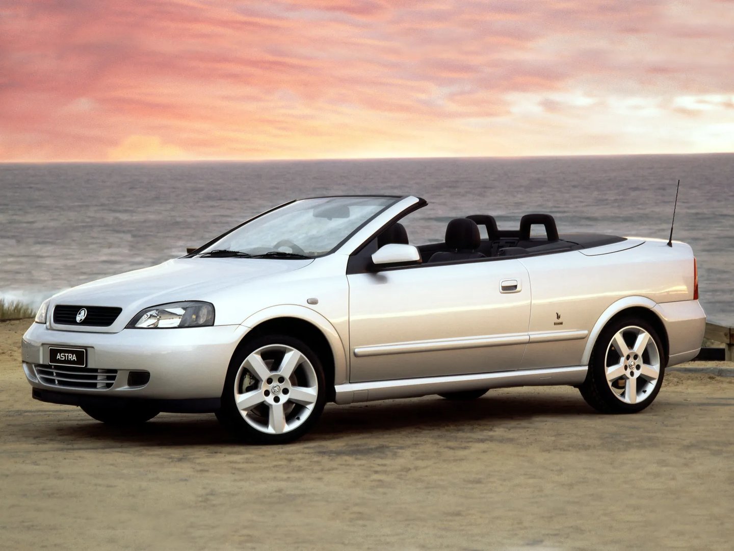 Holden_Astra_4_generation__Cabrio__3.jpg