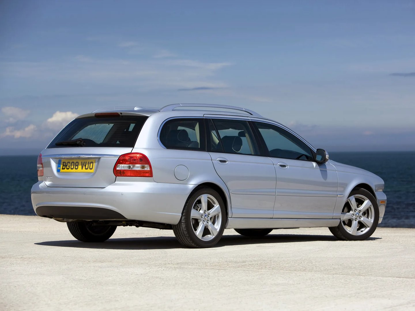 Jaguar_X-Type_1_generation_restyling__Estate_5-door__2.jpg