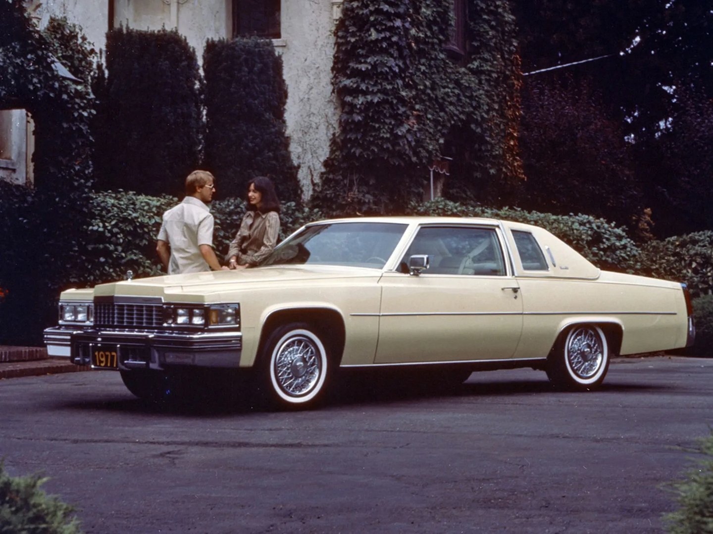 Cadillac_DeVille_5_generation__Coupe__10.jpg