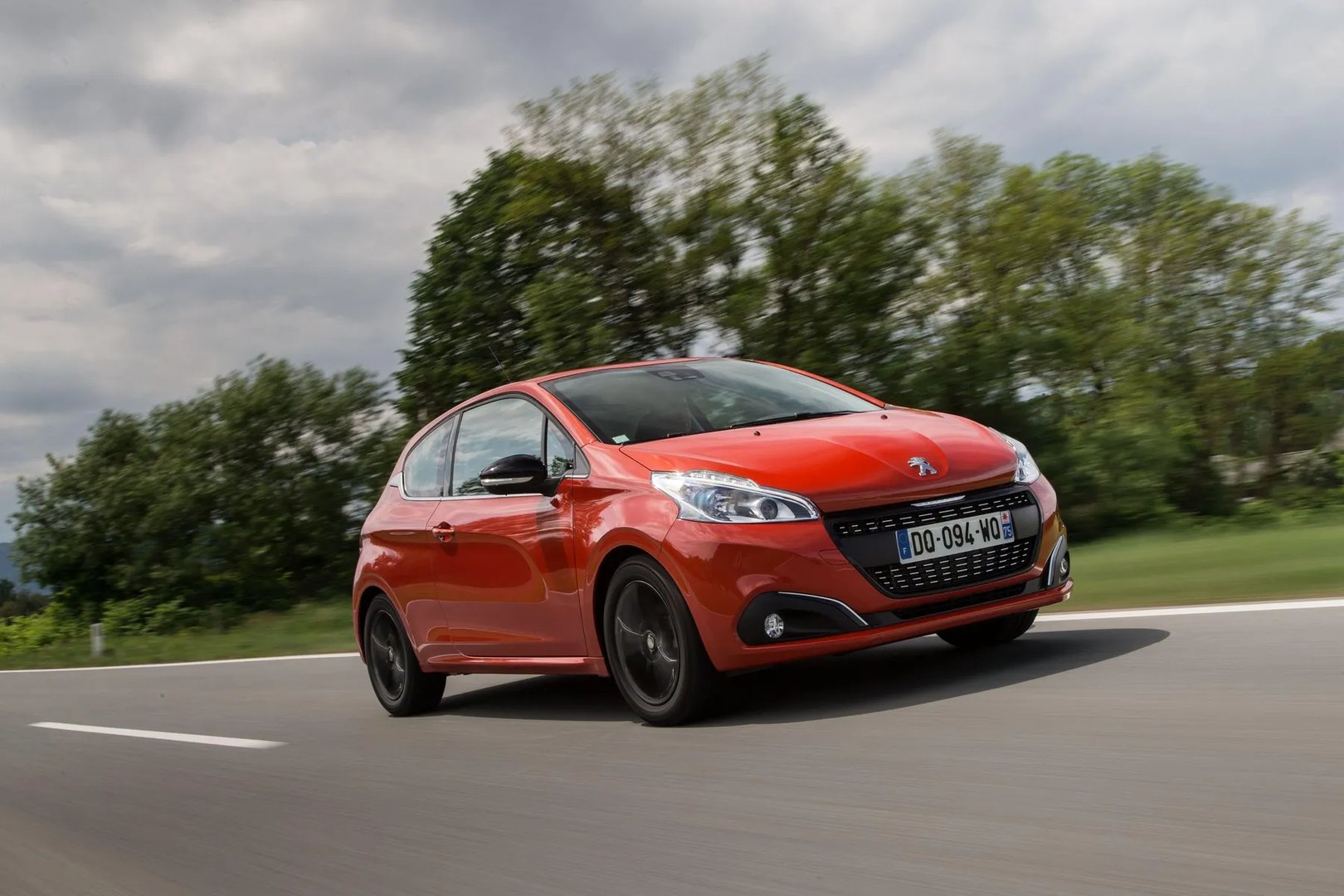 Peugeot_208_1_generation_restyling__Mini_3-doors__5.jpg