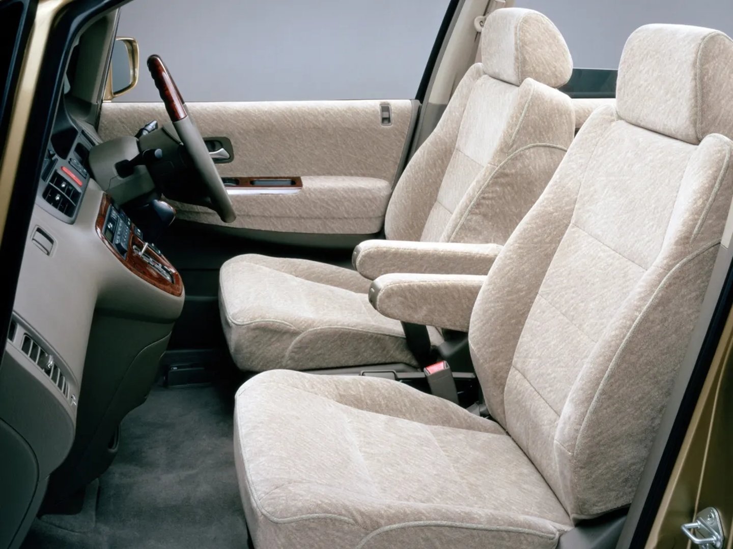 Honda_Odyssey_2_generation__Minivan__9.jpg