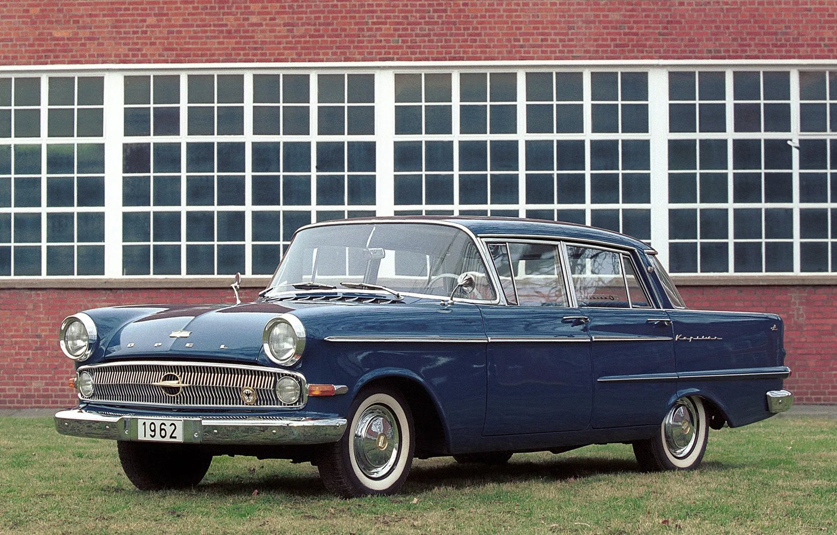Opel_Kapitan_4_generation__Sedan__2.jpg