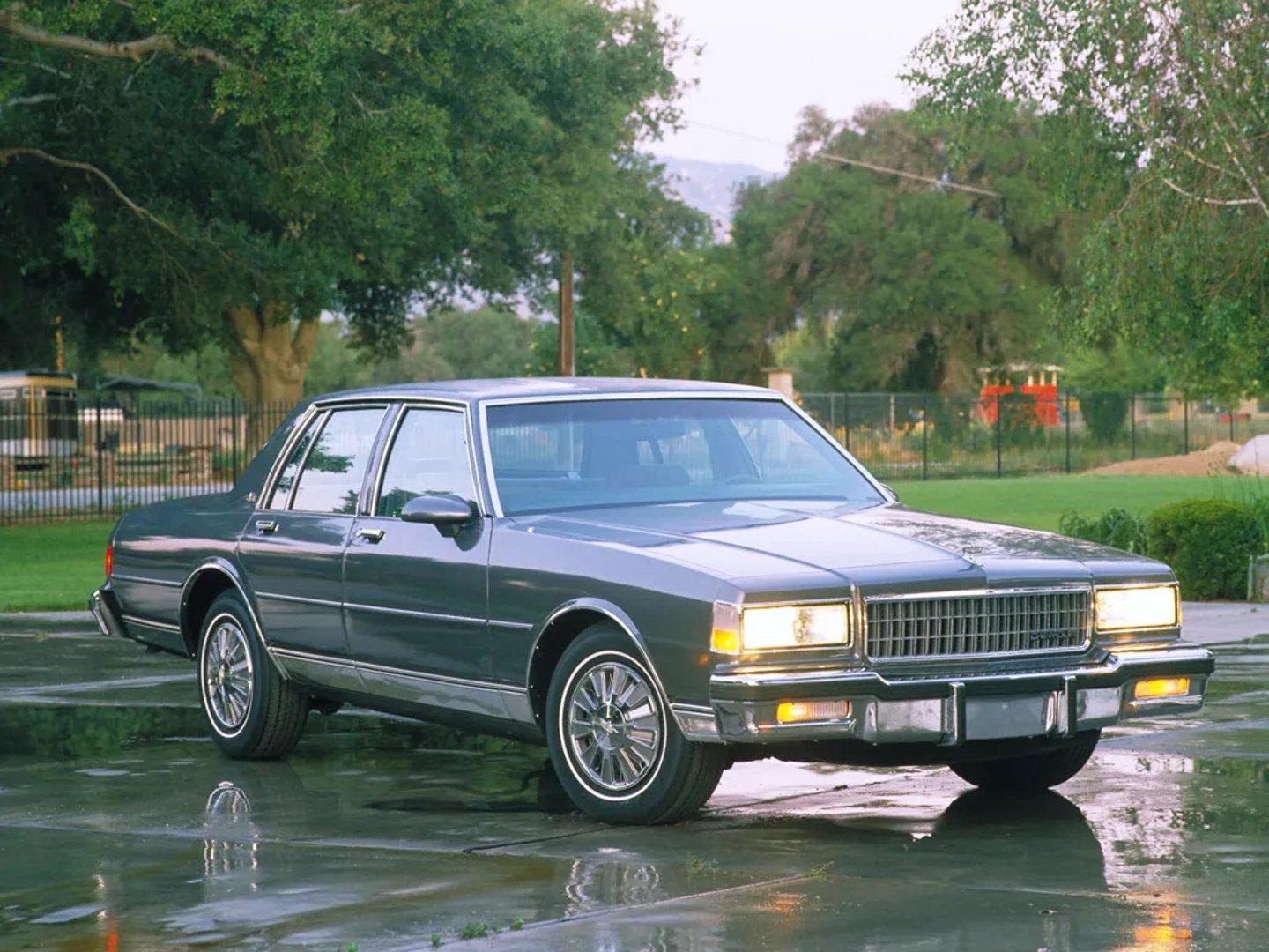 Chevrolet_Caprice_3_generation__Sedan__5.jpg