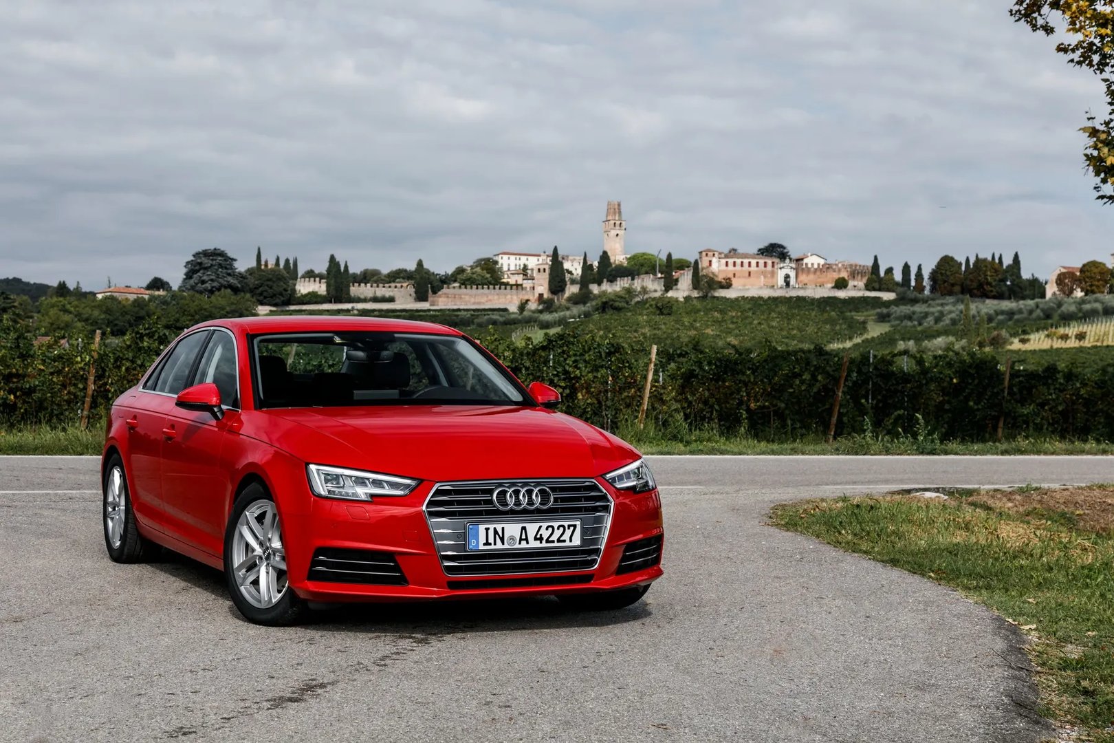 Audi_A4_5_generation__Sedan__11.jpg