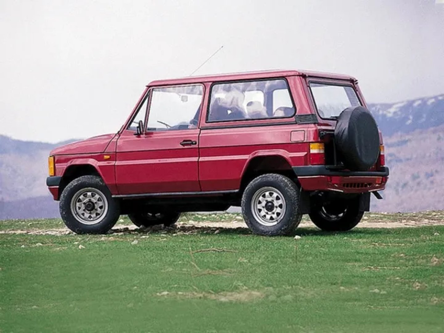 Aro_10_1_generation__SUV_3-doors__1.jpg