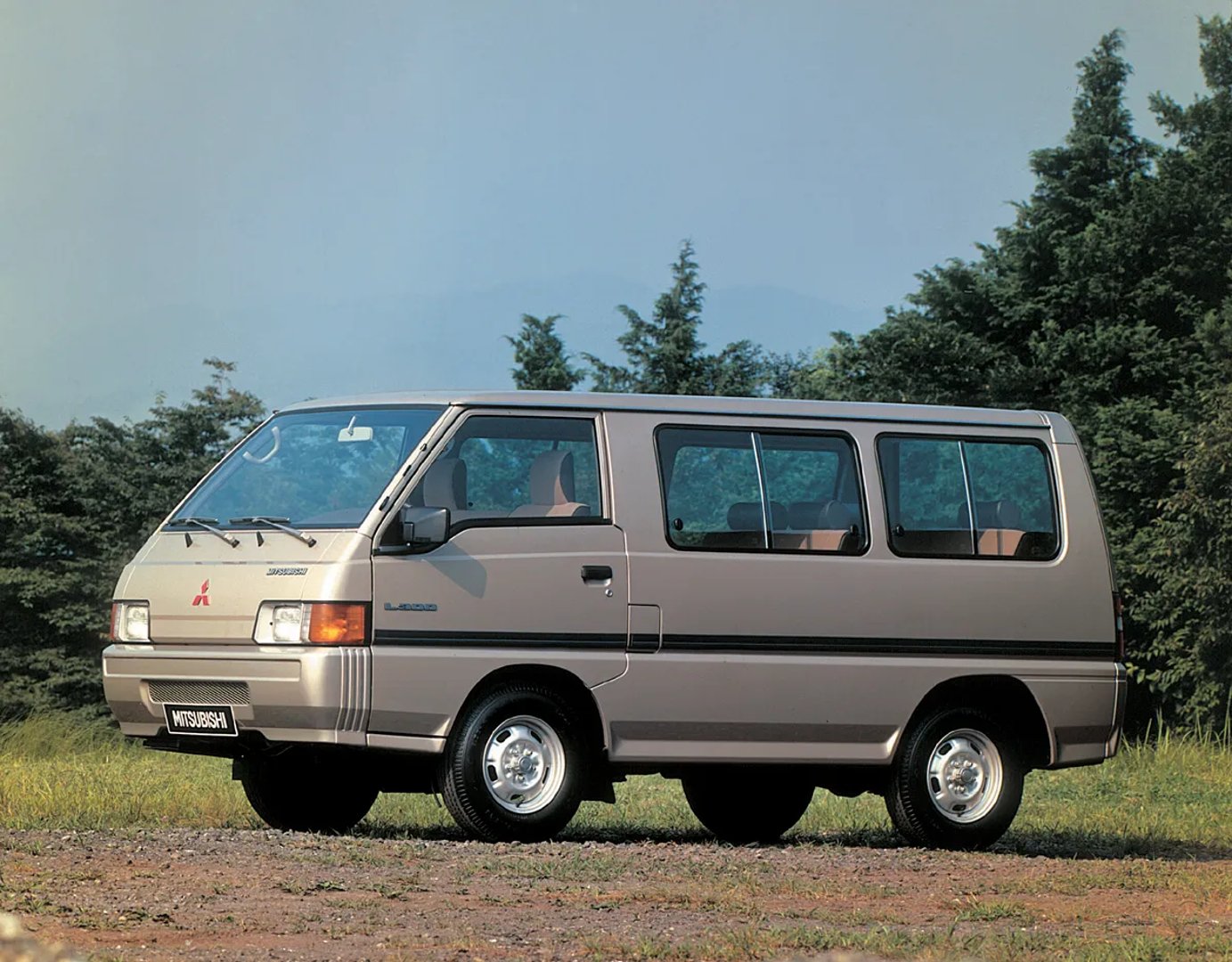 L0, P0  Minivan