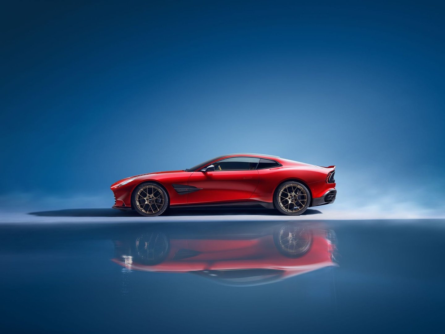 aston-martin_Vanquish_3_generation__Coupe__20.jpg