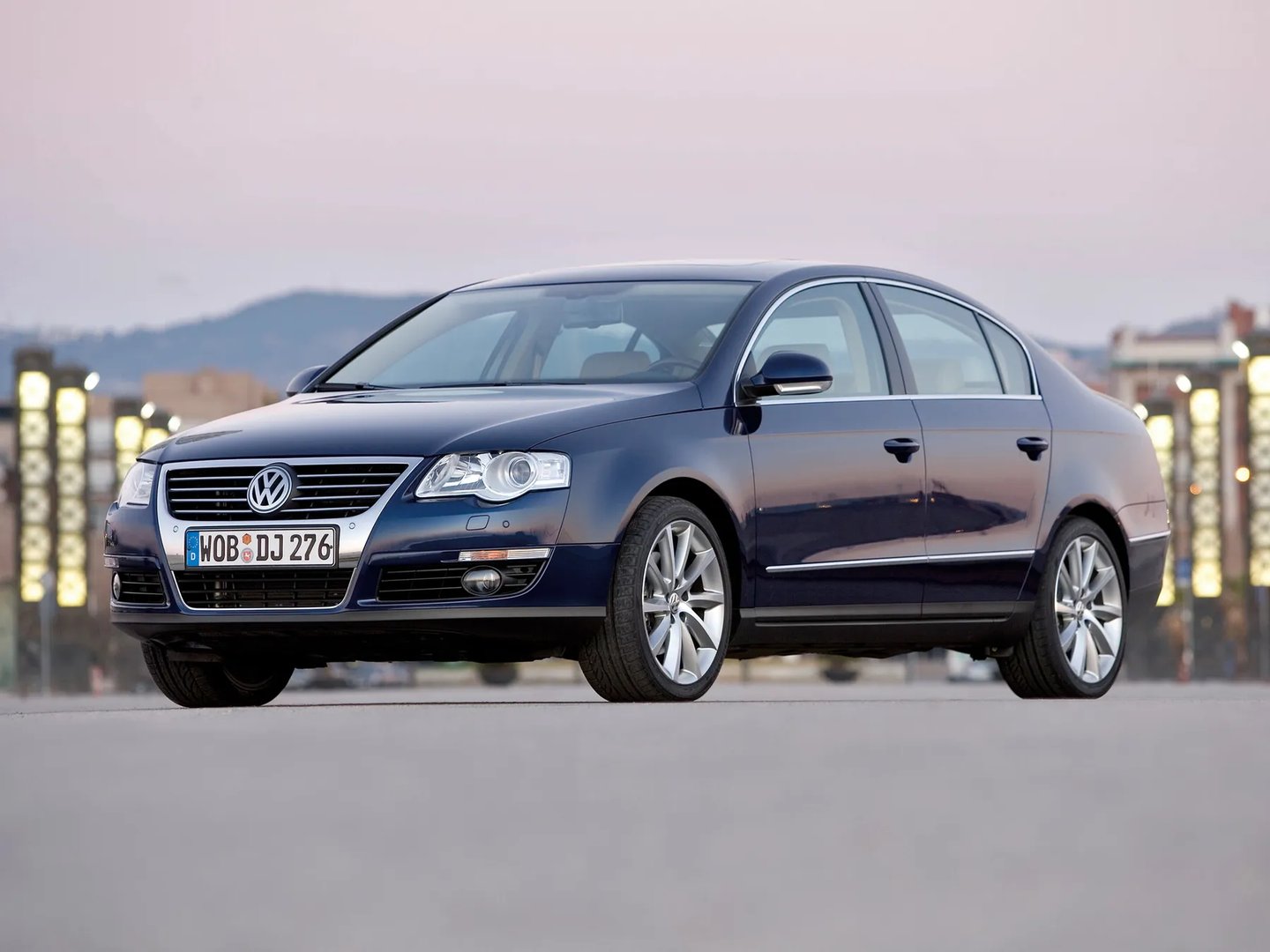Volkswagen_Passat_6_generation__Sedan__4.jpg