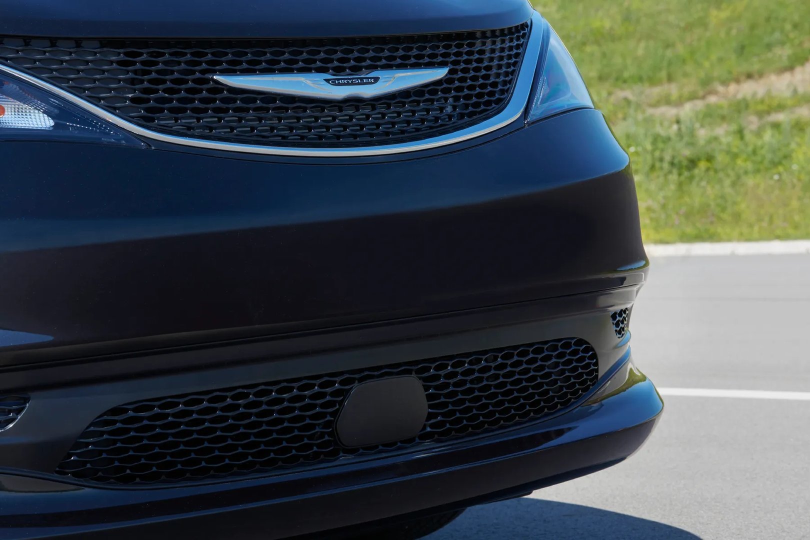 Chrysler_Grand_Voyager_6_generation__Minivan__9.jpg