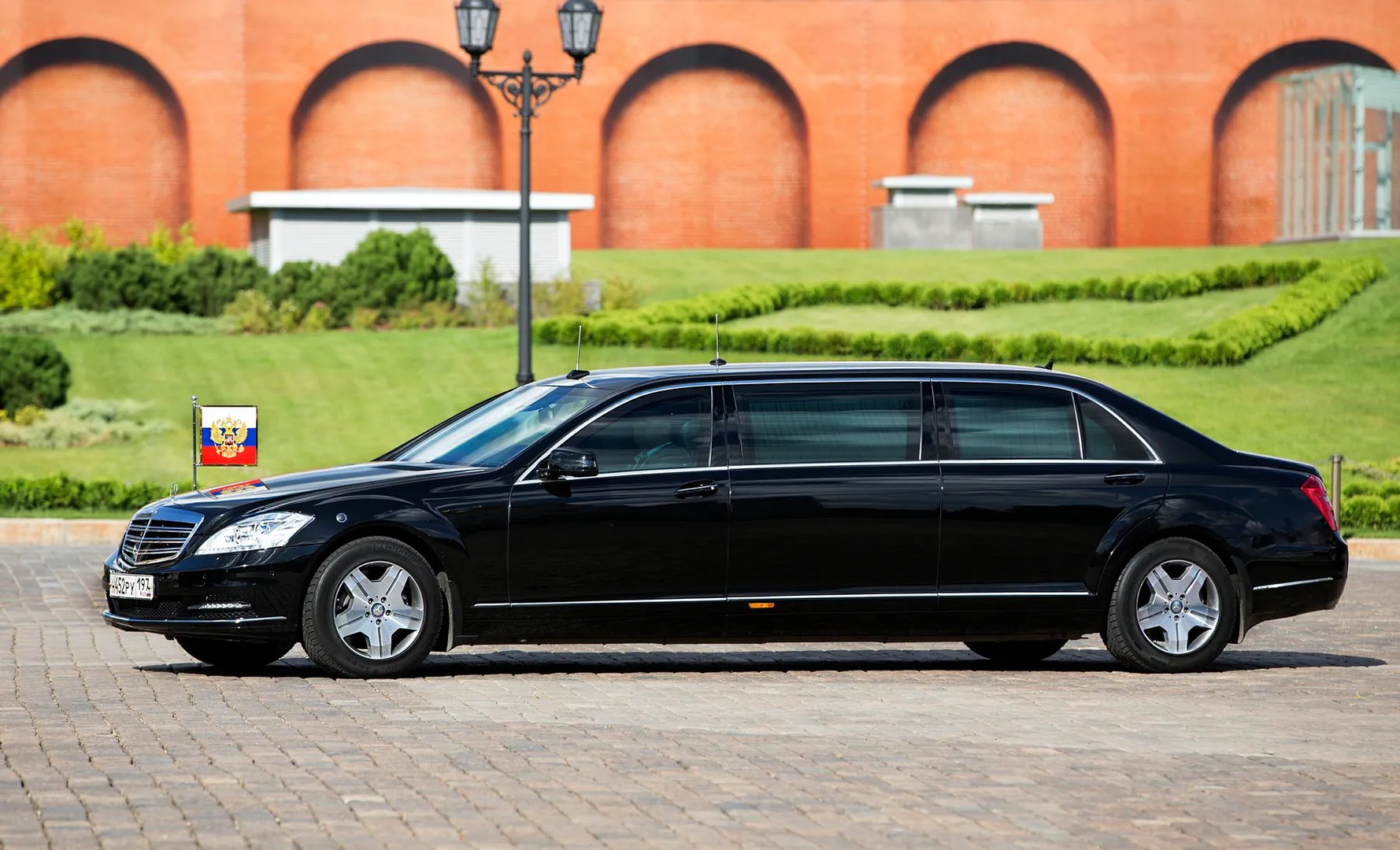 Mercedes_S-Class_5_generation_restyling__Limousine__8.jpg