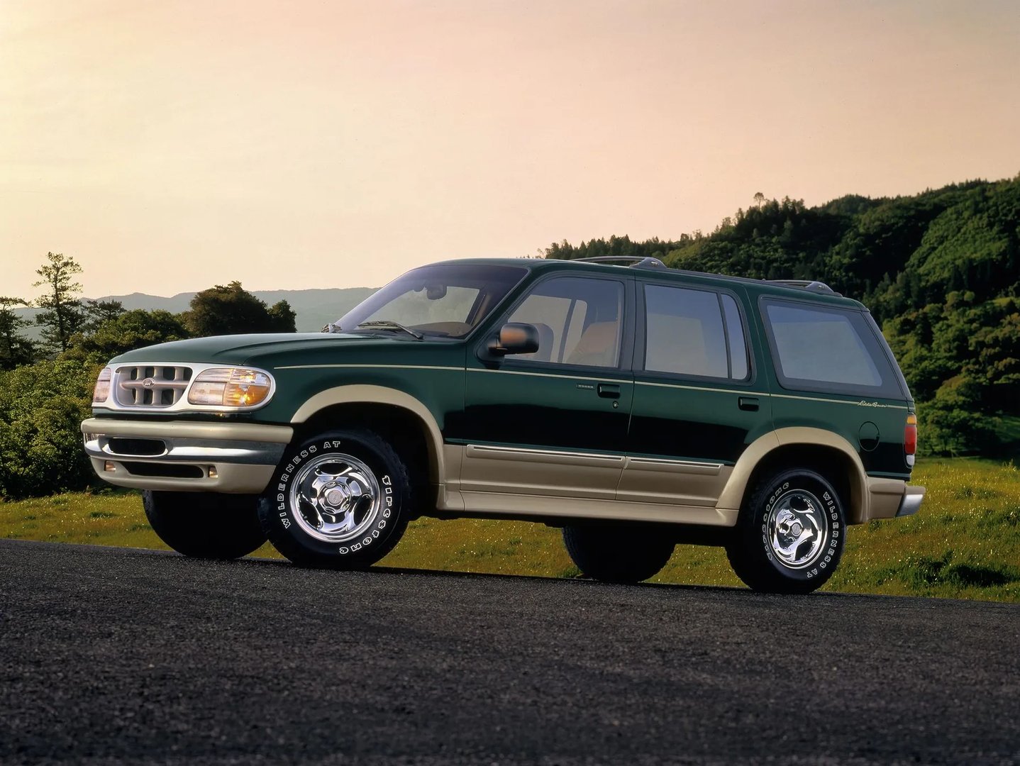 Ford_Explorer_2_generation__SUV_5-doors__8.jpg