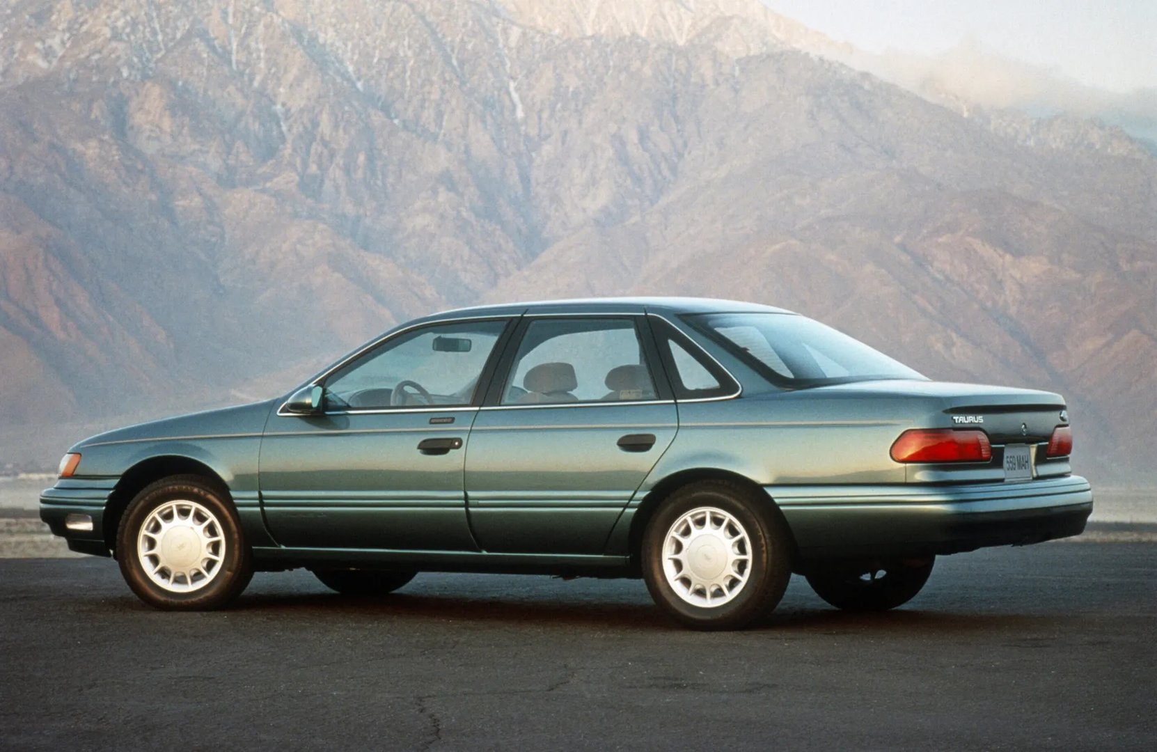 Ford_Taurus_2_generation__Sedan__6.jpg