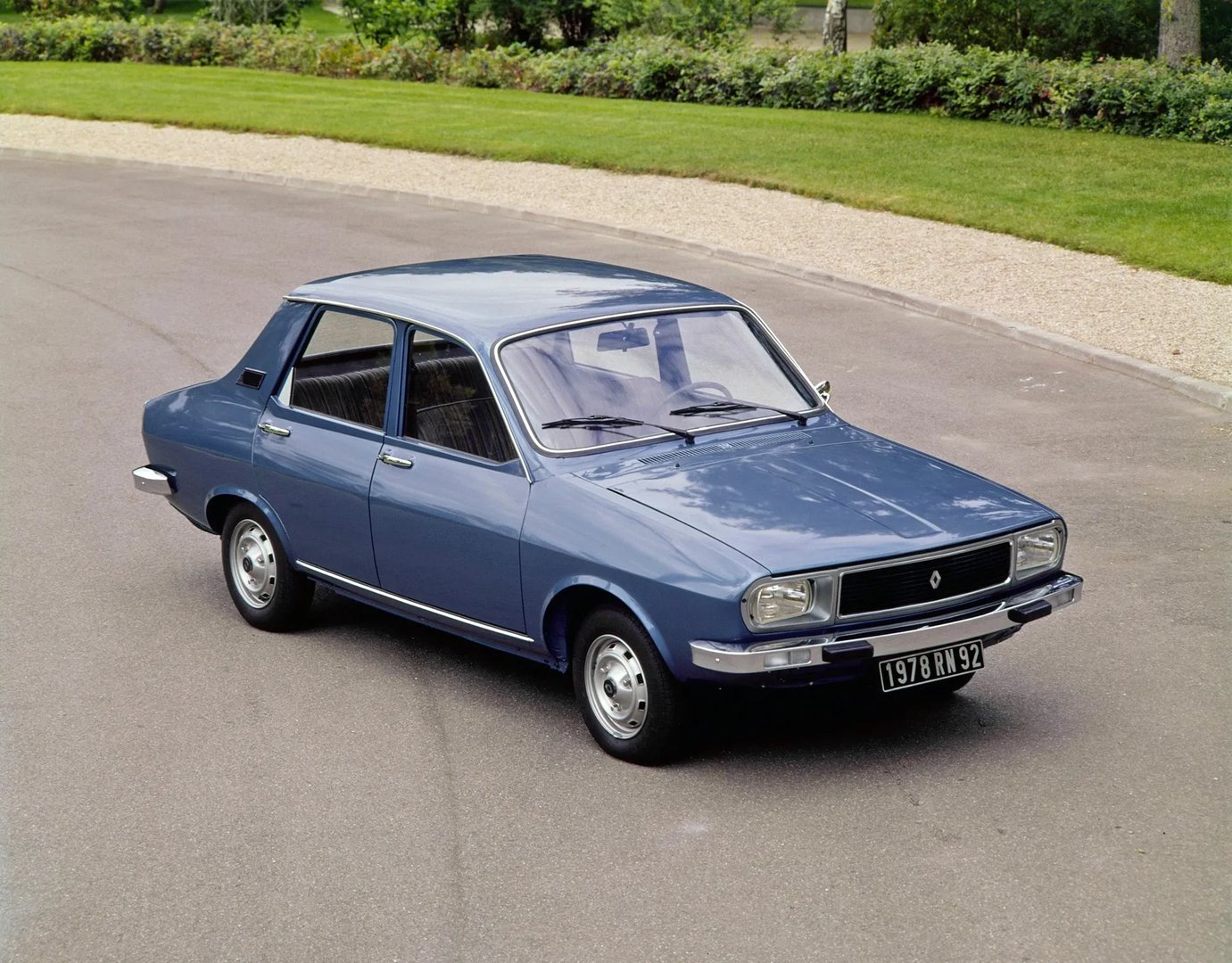 Renault_12_1_generation__Sedan__4.jpg