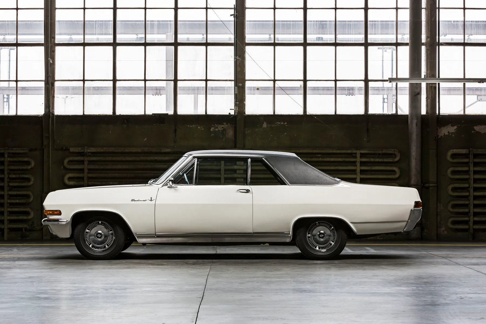 Opel_Diplomat_1_generation__Coupe__12.jpg