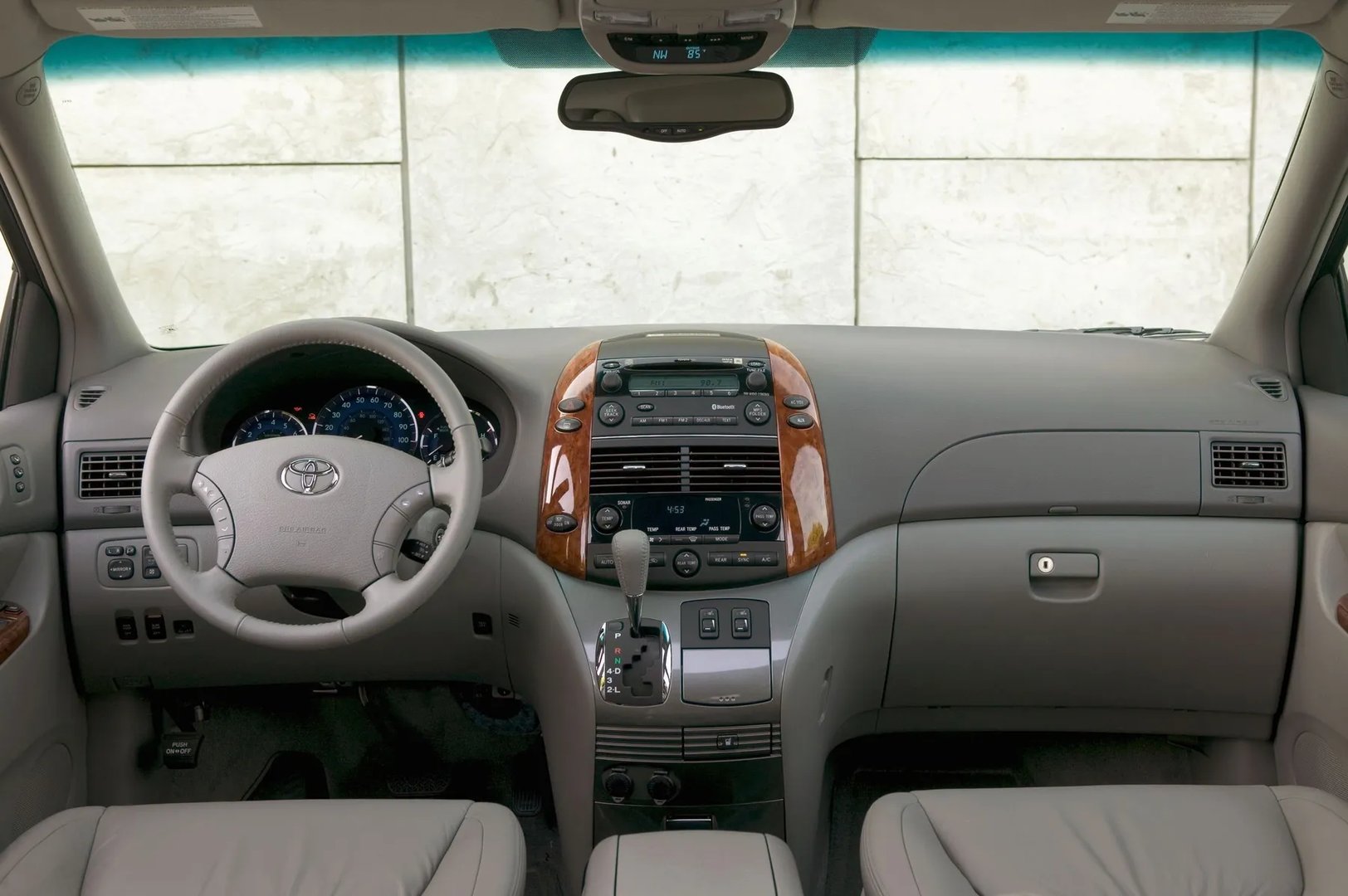 Toyota_Sienna_2_generation_restyling__Minivan__12.jpg