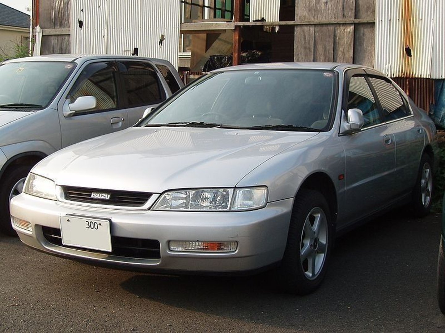 isuzu_Aska_3_generation__Sedan__2.jpg