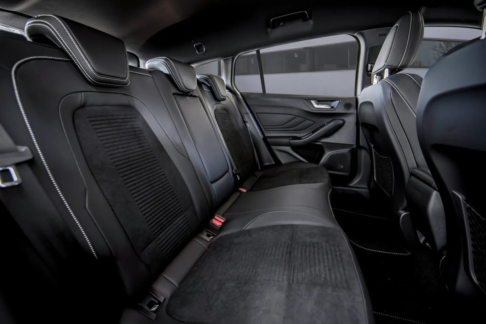 Ford_Focus_ST_4_generation__Estate_5-door__6.jpg