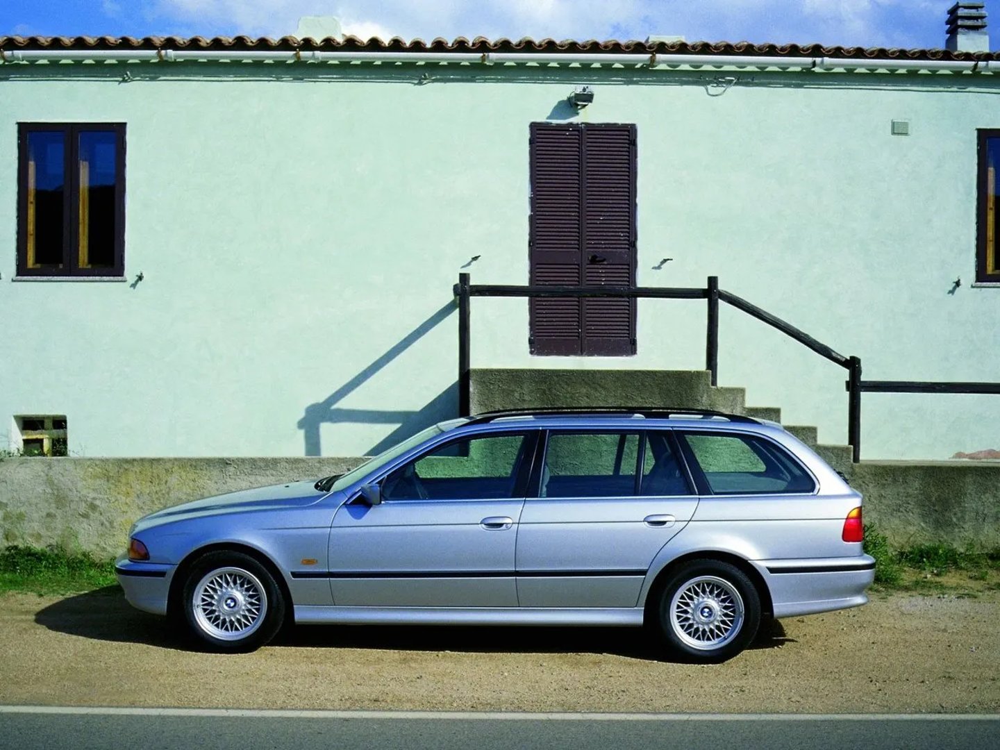 BMW_5_series_4_generation__Estate_5-door__10.jpg