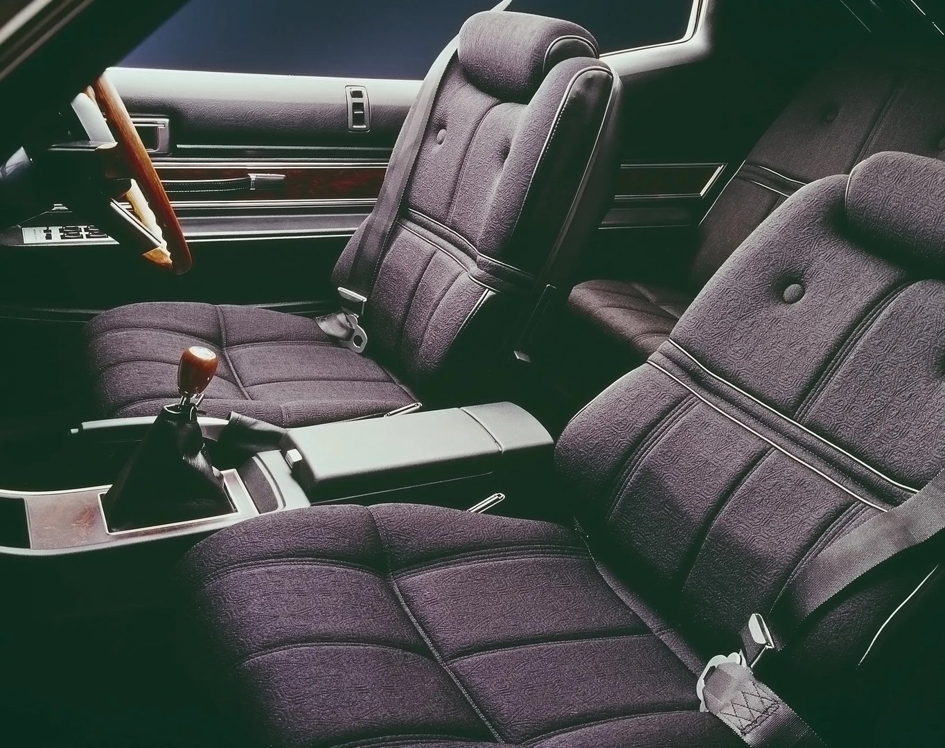 Nissan_Cedric_4_generation__Coupe_Hardtop__10.jpg