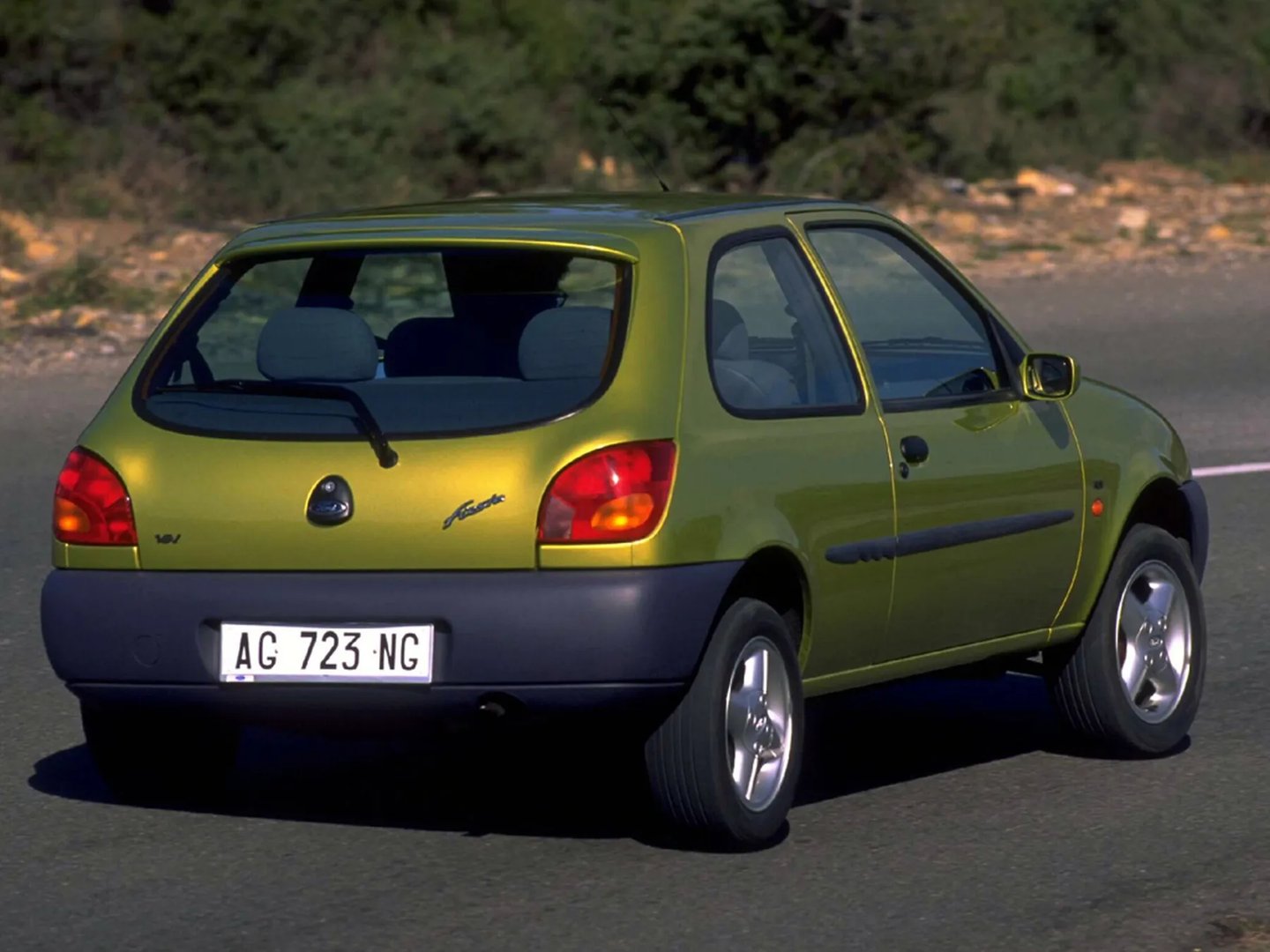 Ford_Fiesta_4_generation__Mini_3-doors__1.jpg