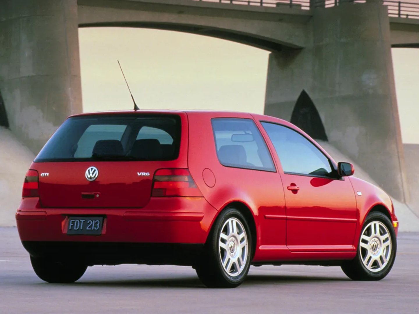 Volkswagen_Golf_GTI_4_generation__Hatchback_3-door__3.jpg