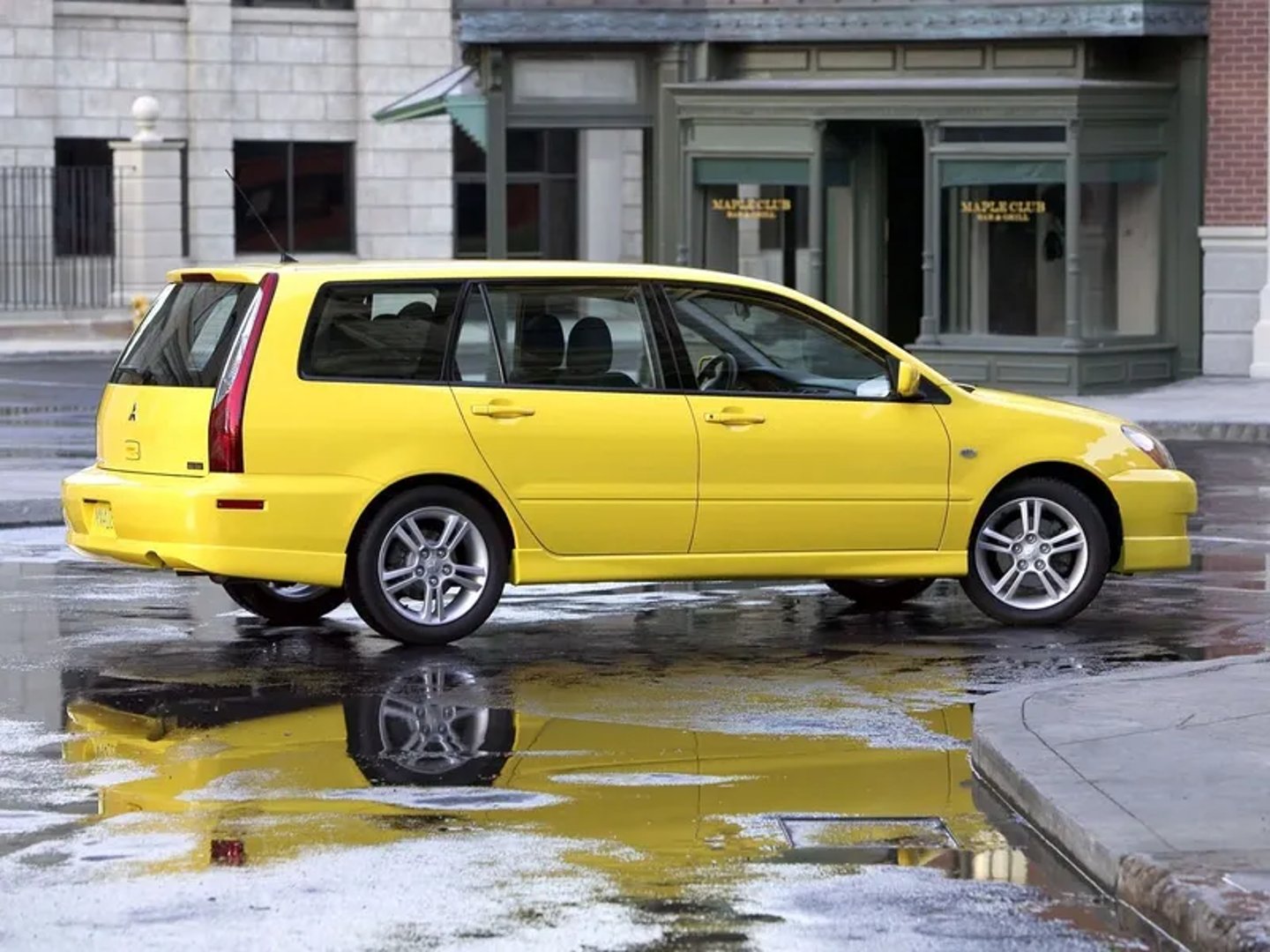 Mitsubishi_Lancer_Ralliart_9_generation__Estate_5-door__1.jpg