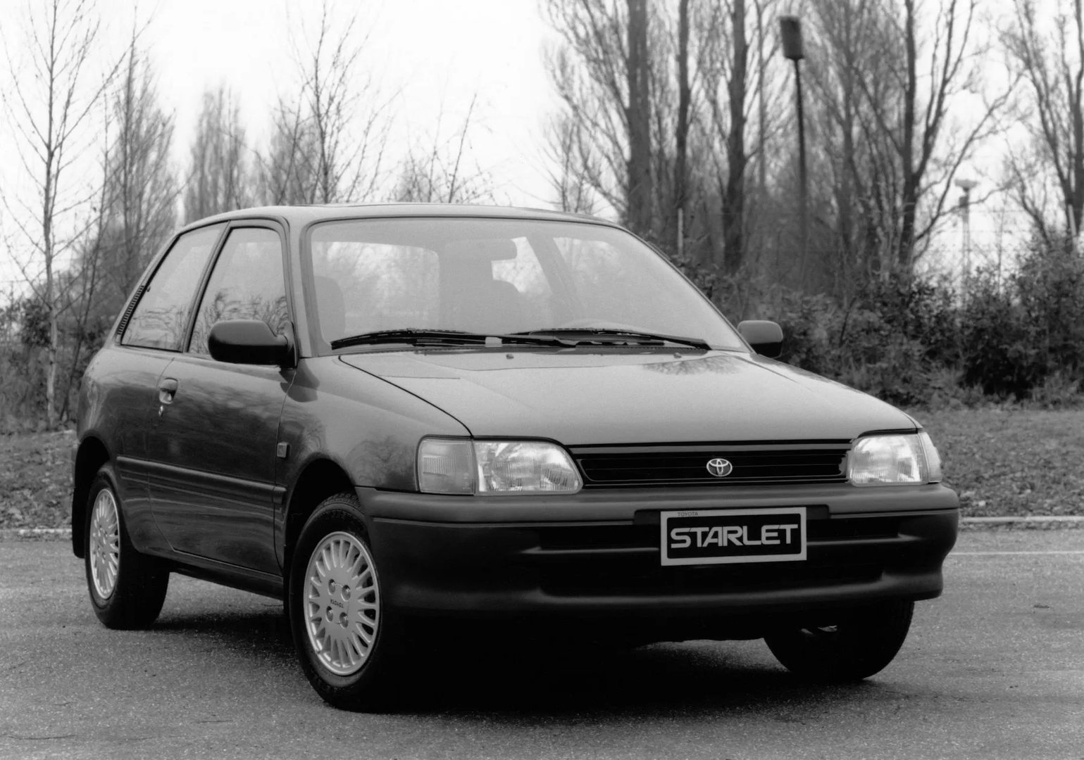 Toyota_Starlet_4_generation__Mini_3-doors__2.jpg