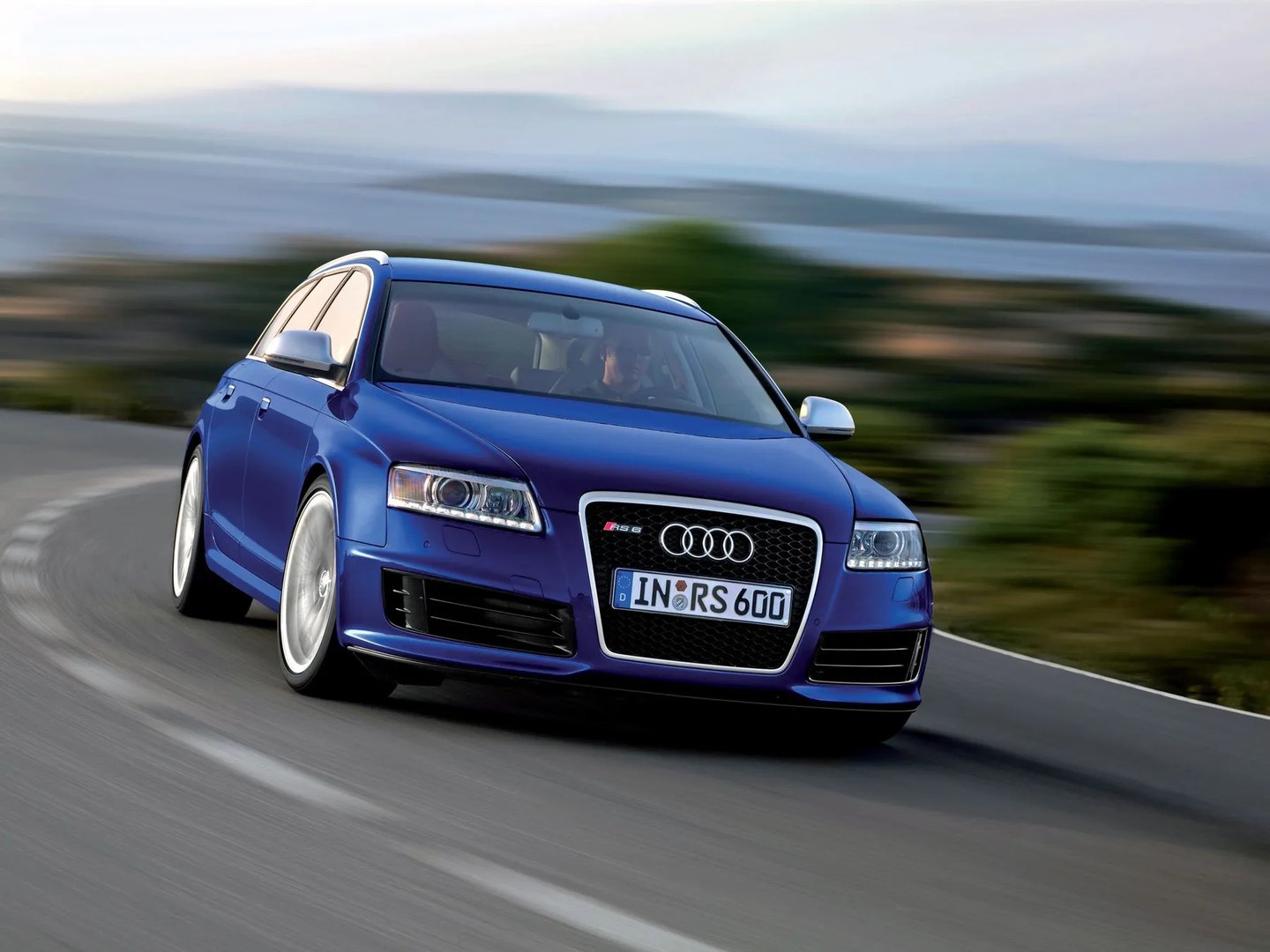 Audi_RS6_2_generation__Estate_5-door__13.jpg