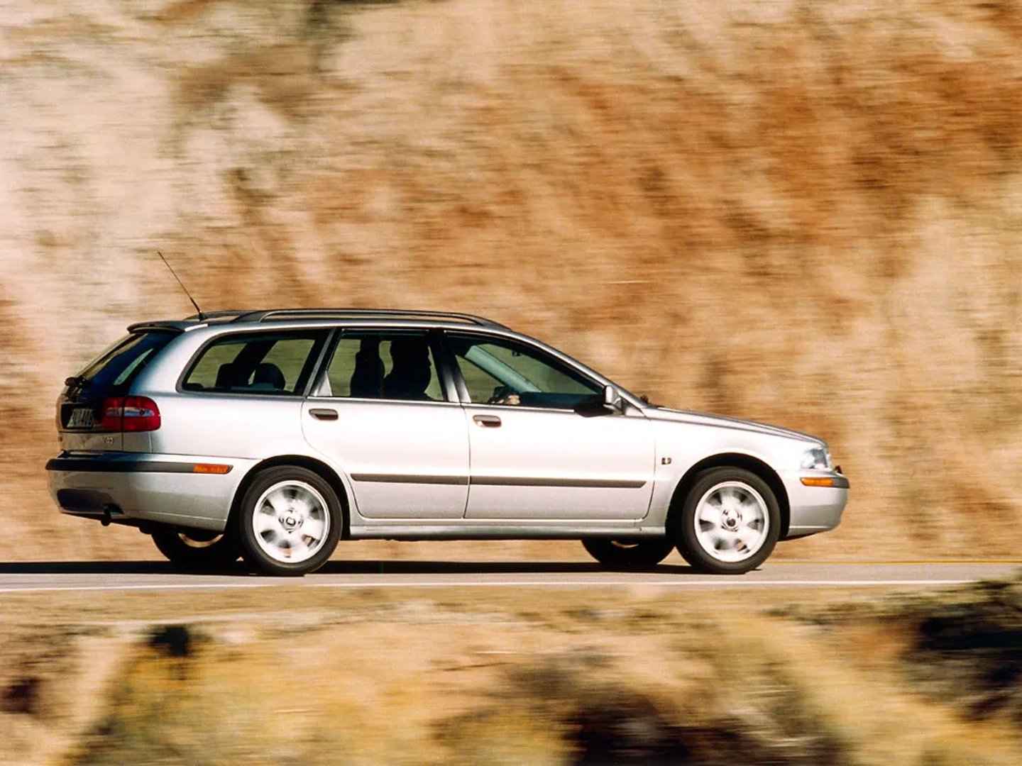 Volvo_V40_1_generation_restyling__Estate_5-door__5.jpg