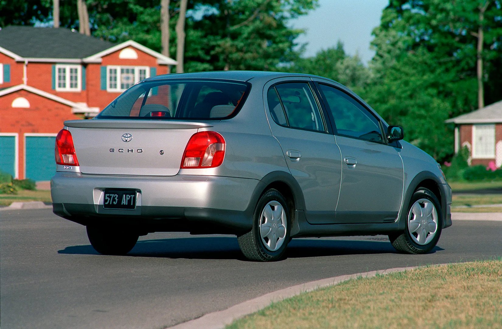 Toyota_Echo_1_generation__Sedan__9.jpg