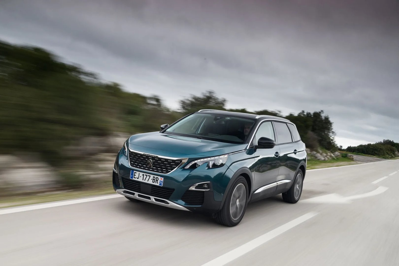 Peugeot_5008_2_generation__SUV_5-doors__6.jpg