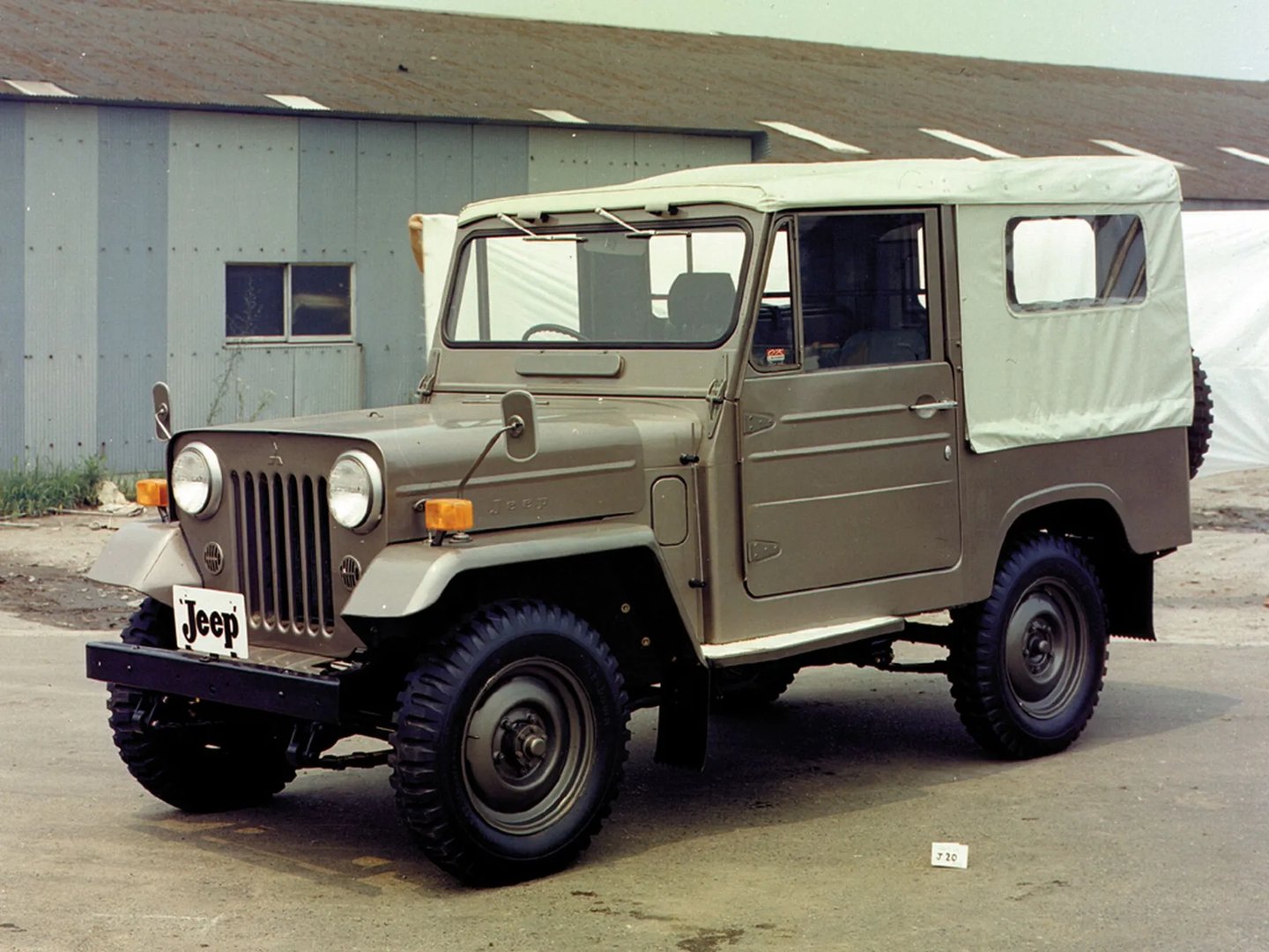 Mitsubishi_Jeep_J_1_generation__SUV_3-doors__4.jpg