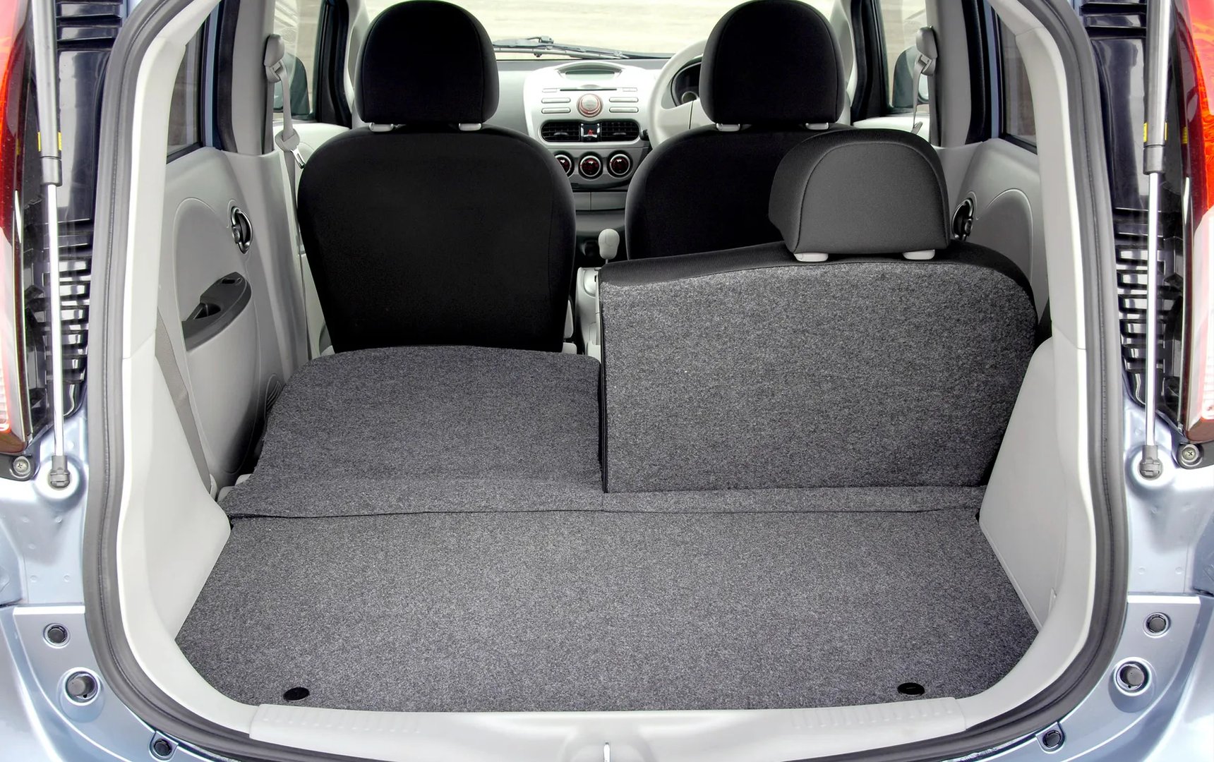 Mitsubishi_i_1_generation__Mini_5-doors__11.jpg