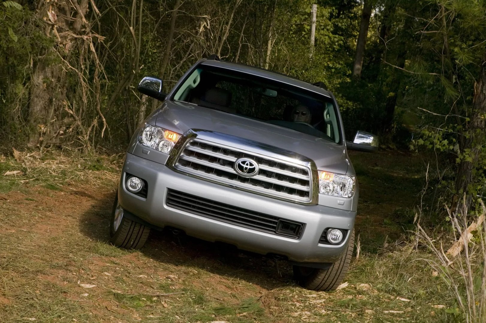 Toyota_Sequoia_2_generation__SUV_5-doors__13.jpg