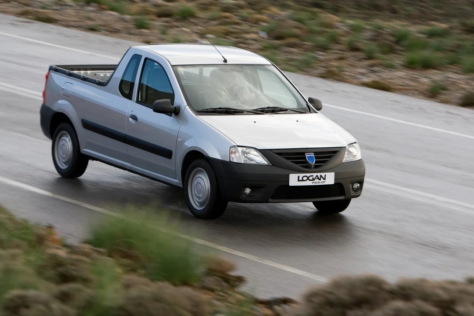 Dacia_Logan_1_generation__Pickup_single-cab__10.jpg