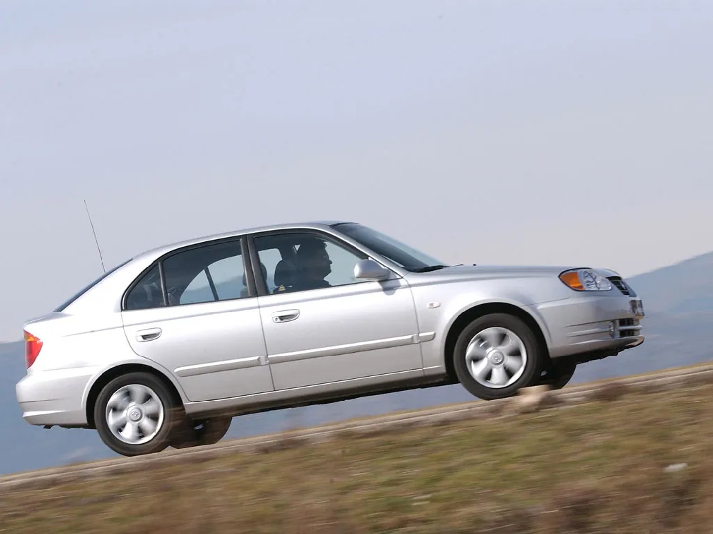 Hyundai_Accent_2_generation_restyling__Hatchback_5-door__13.jpg