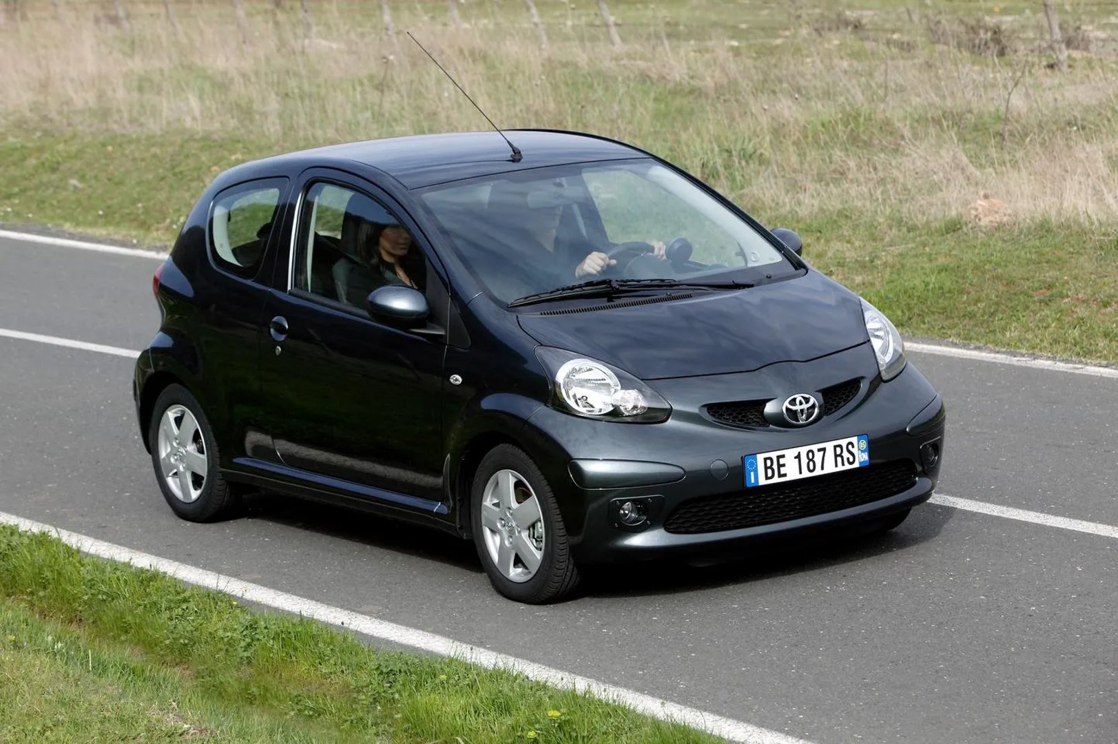 Toyota_Aygo_1_generation__Mini_3-doors__1.jpg