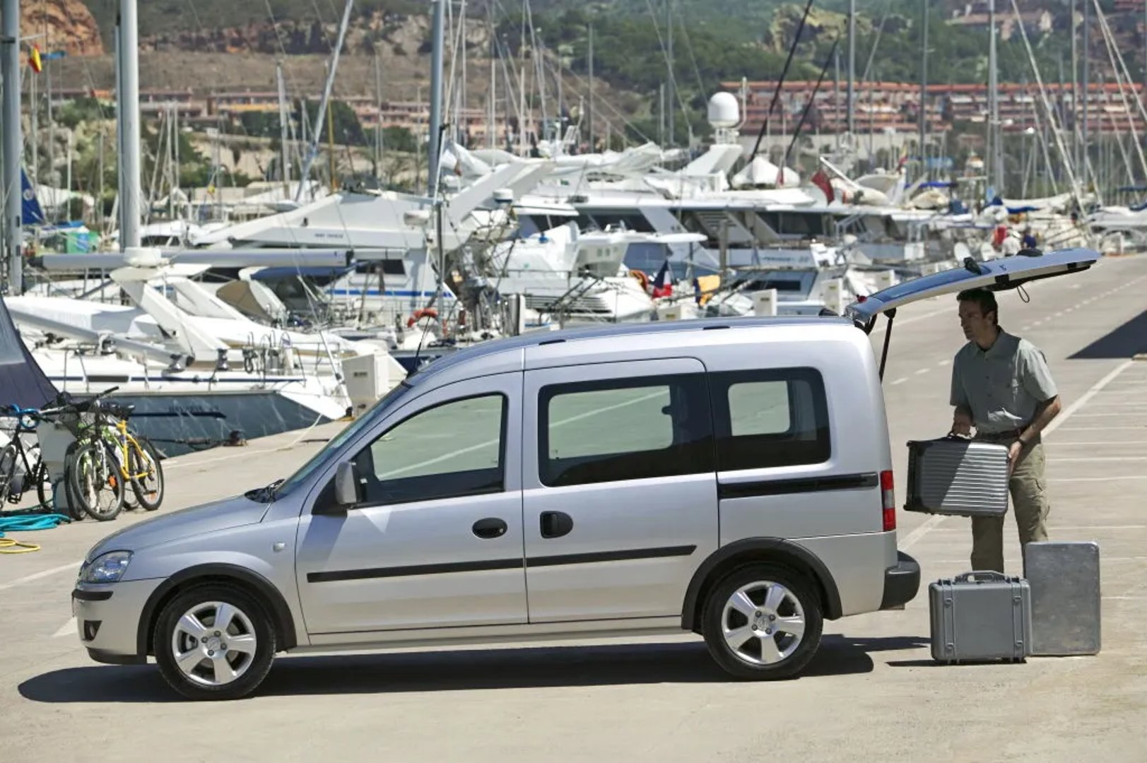 Opel_Combo_3_generation_restyling__Compact_Van__9.jpg