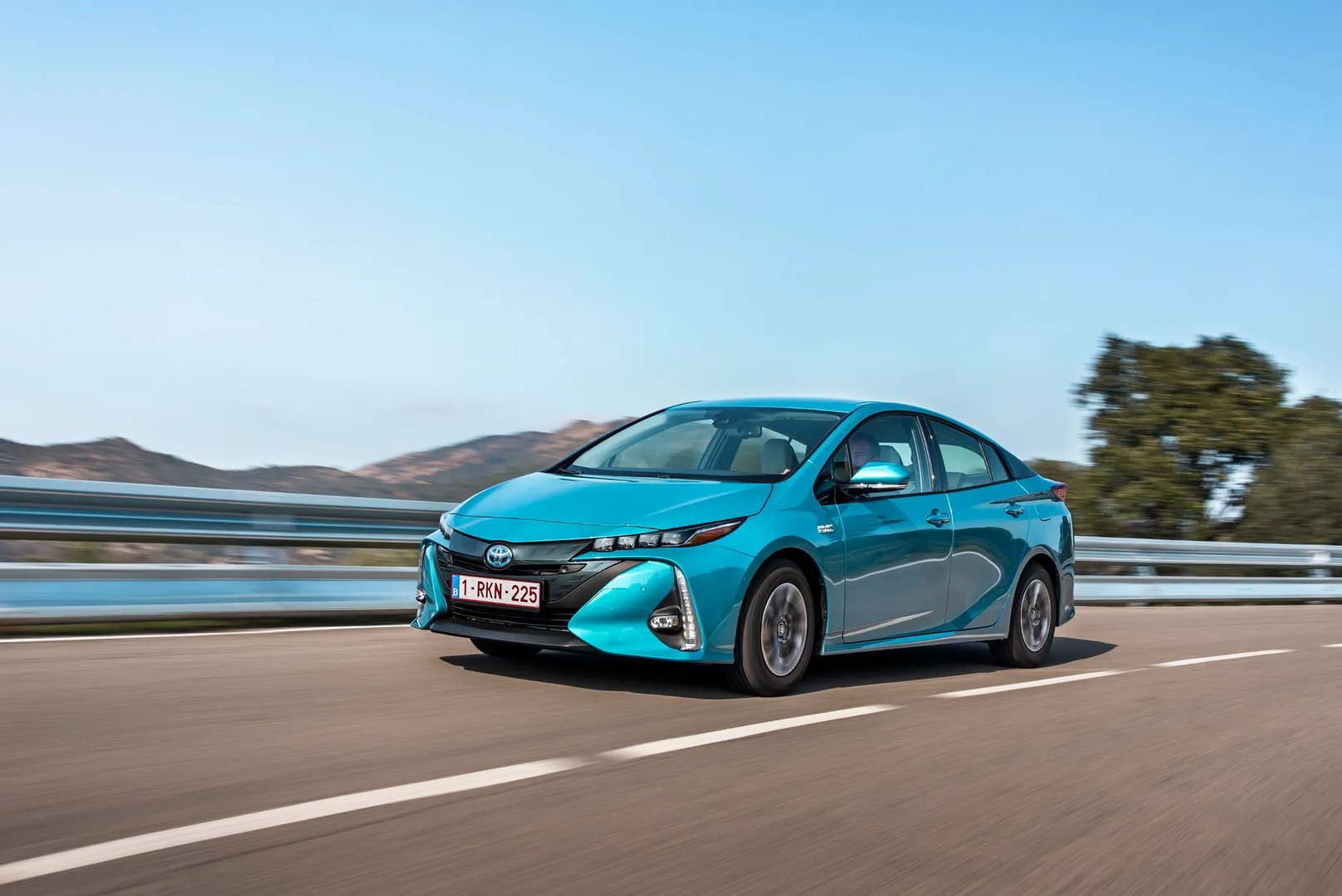 Toyota_Prius_Plug-In_4_generation__Liftback__13.jpg